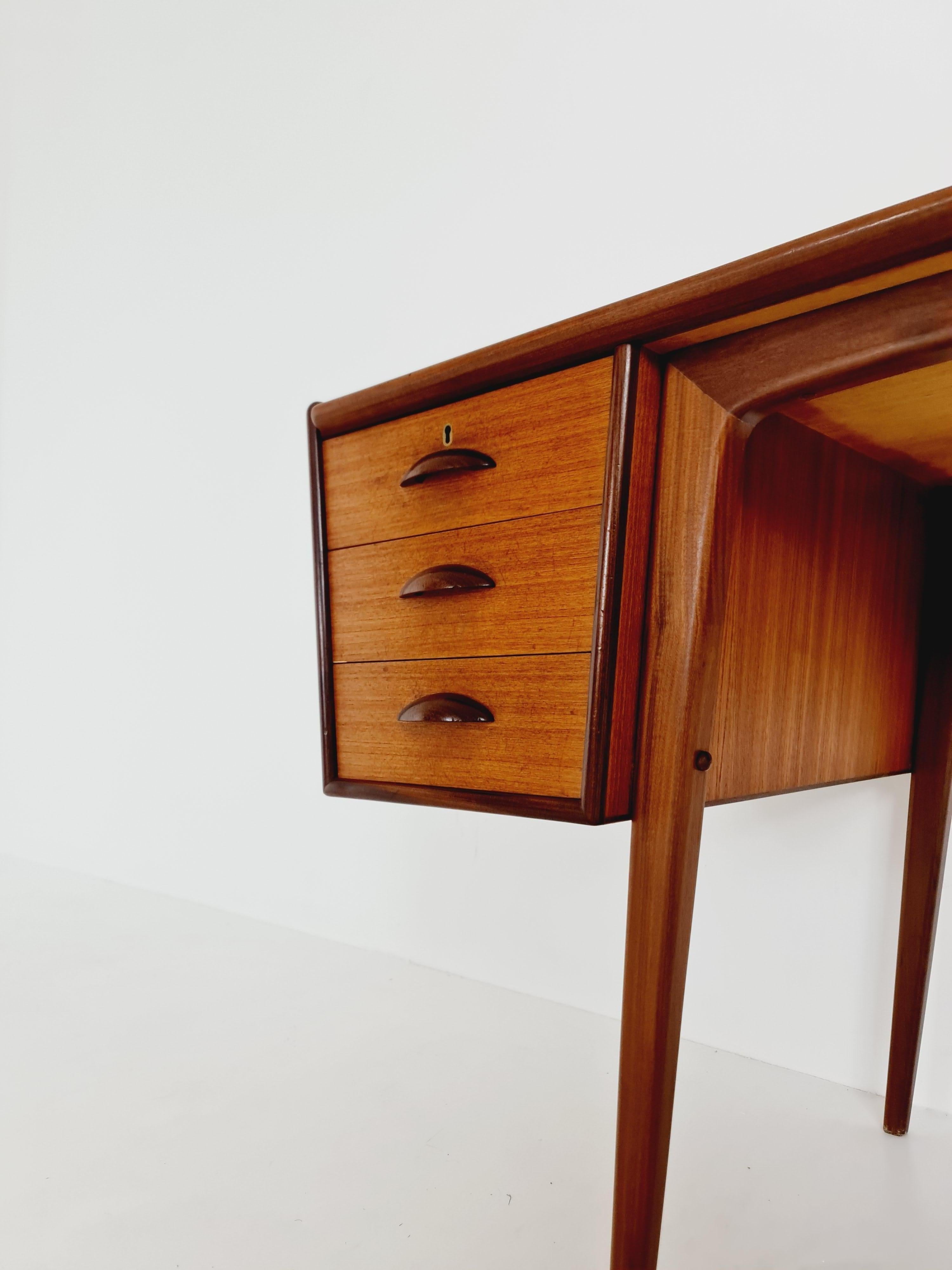 Midcentury Scandinavian Desk in Teak by Svante Skogh, 1960s For Sale 3