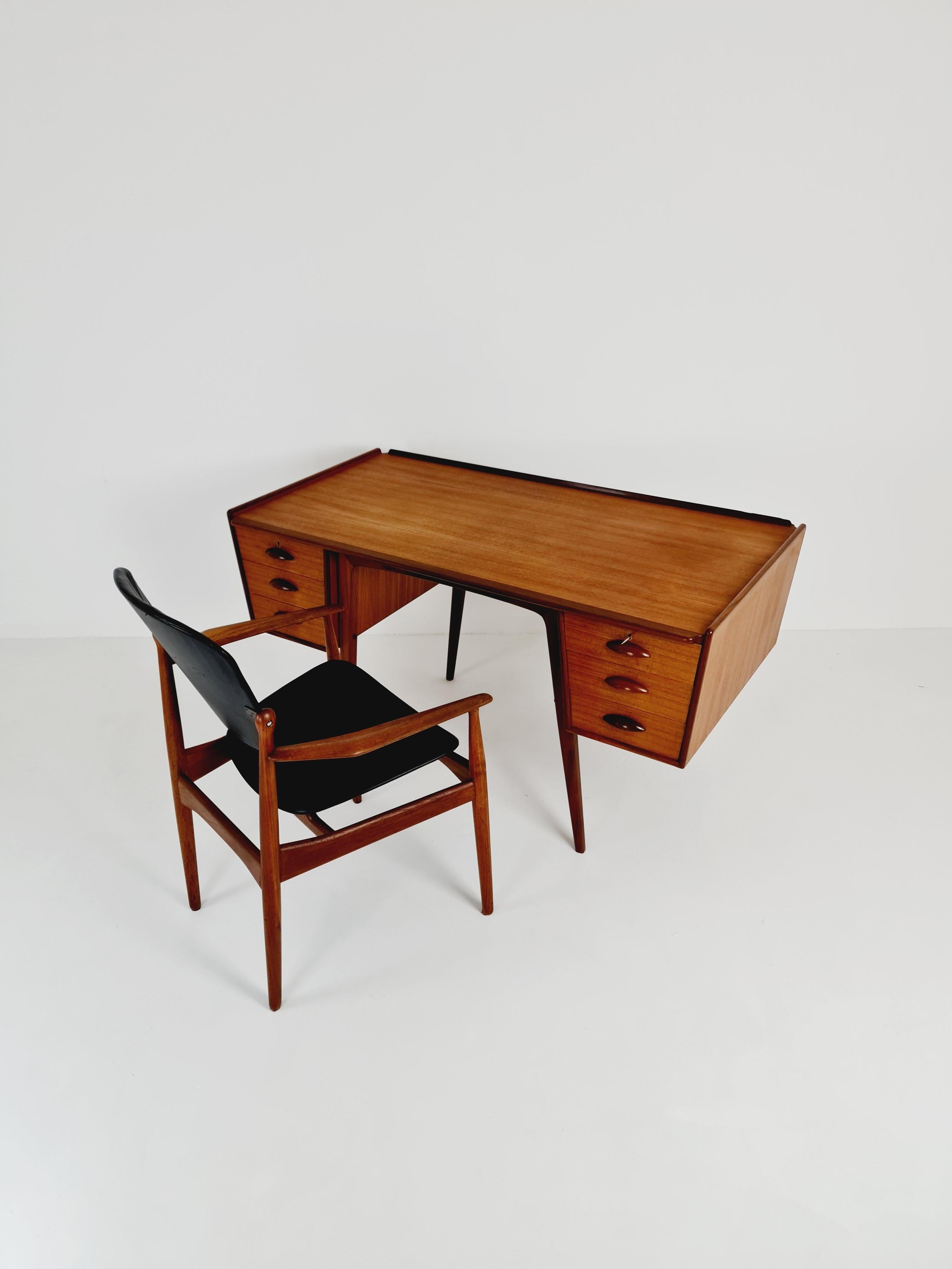 Midcentury Scandinavian Desk in Teak by Svante Skogh, 1960s In Good Condition For Sale In Gaggenau, DE