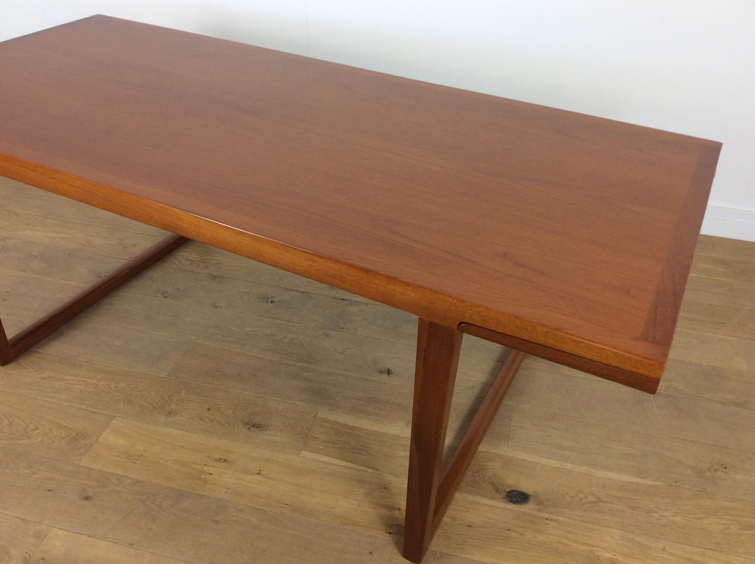 Midcentury Scandinavian Extendable Dining Table In Excellent Condition In London, GB