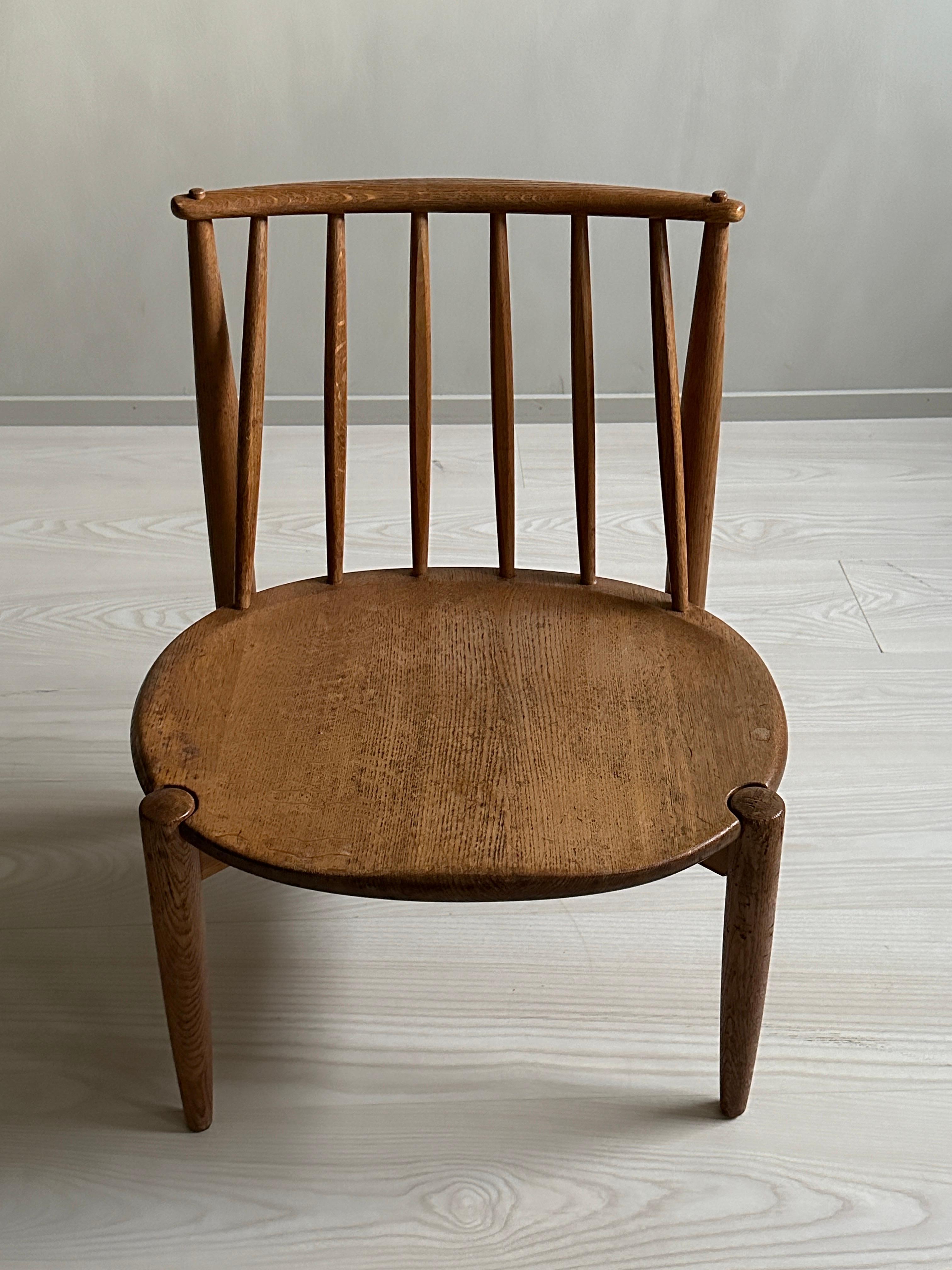 Mid-Century Scandinavian Fireplace Oak Chair, Bendt Winge for Aase Dreieri 1950s 3