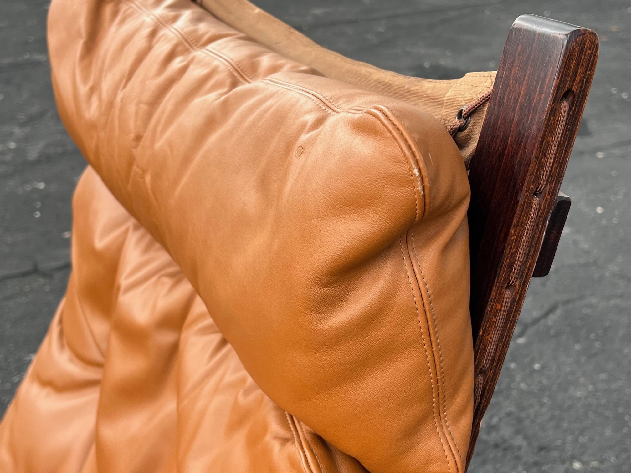 Midcentury Scandinavian Leather Siesta Lounge Chair & Ottoman by Westnofa Cognac For Sale 7