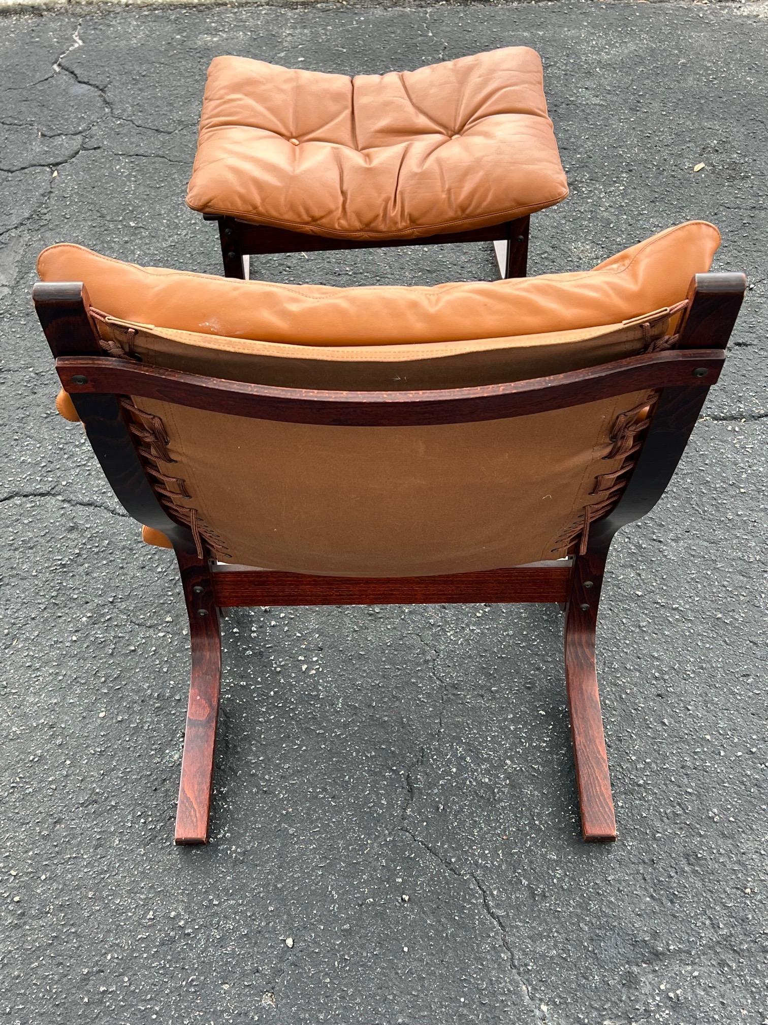 Midcentury Scandinavian Leather Siesta Lounge Chair & Ottoman by Westnofa Cognac For Sale 8