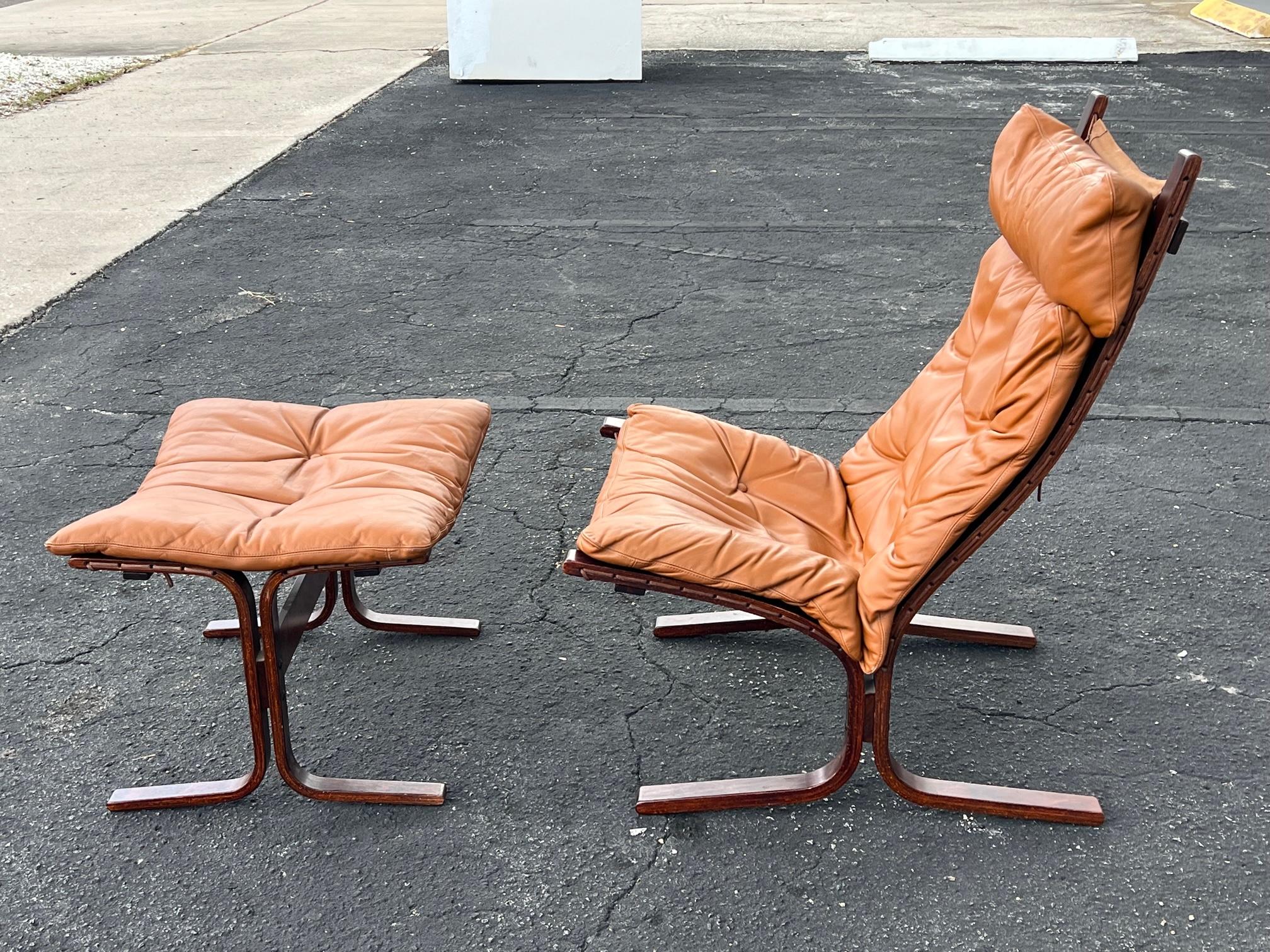 Midcentury Scandinavian Leather Siesta Lounge Chair & Ottoman by Westnofa Cognac For Sale 9