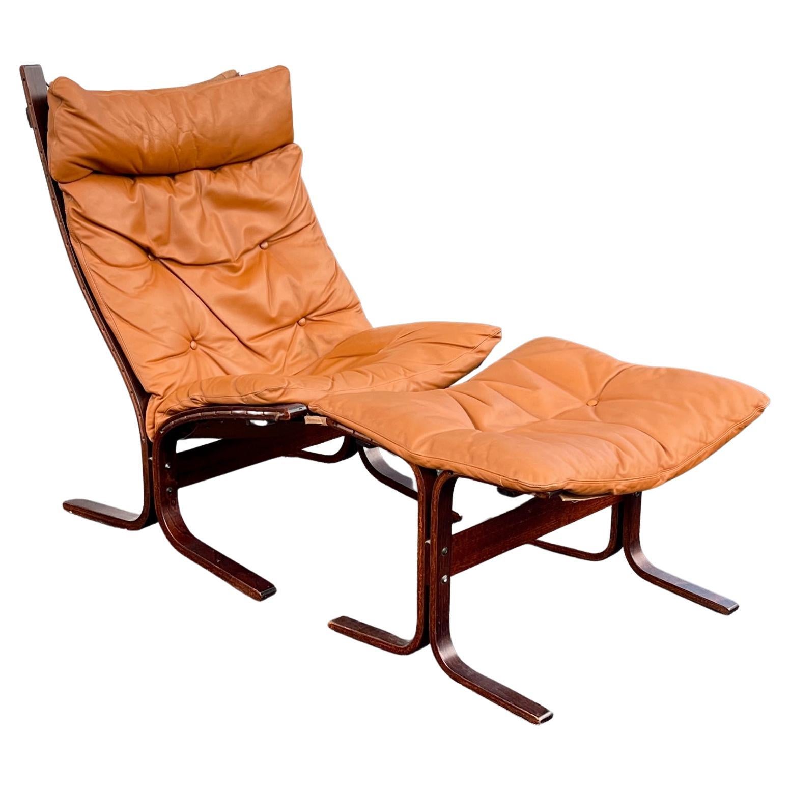 Midcentury Scandinavian Leather Siesta Lounge Chair & Ottoman by Westnofa Cognac For Sale
