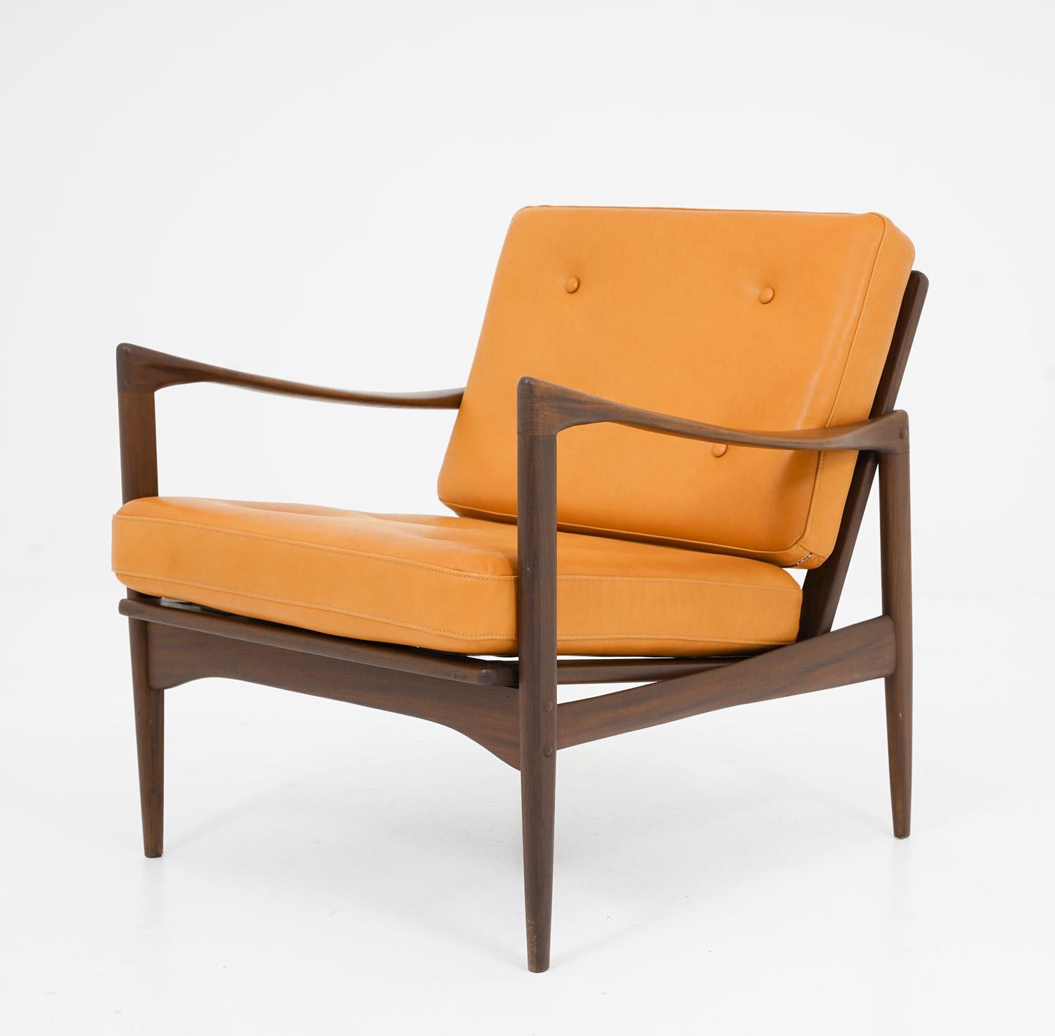 A beautiful pair of lounge chairs, model 
