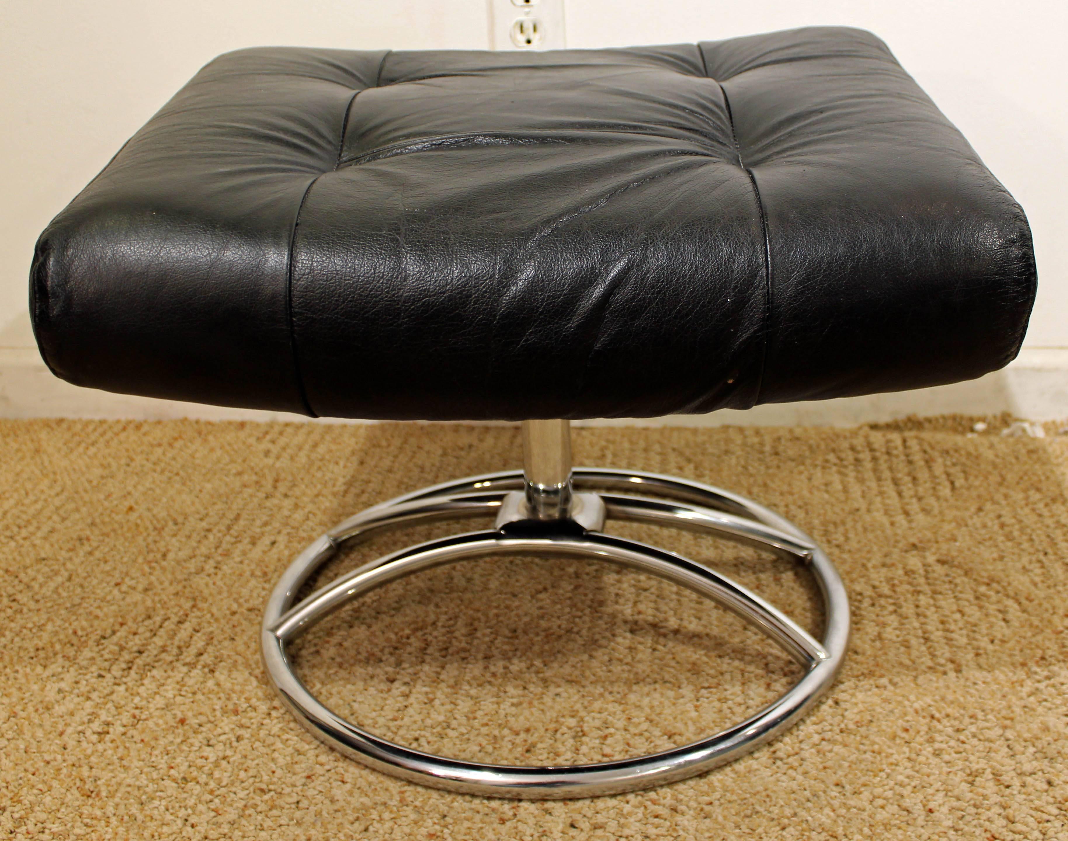 Midcentury Scandinavian Modern Ekornes Stressless Chrome Lounge Chair & Ottoman In Excellent Condition In Wilmington, DE