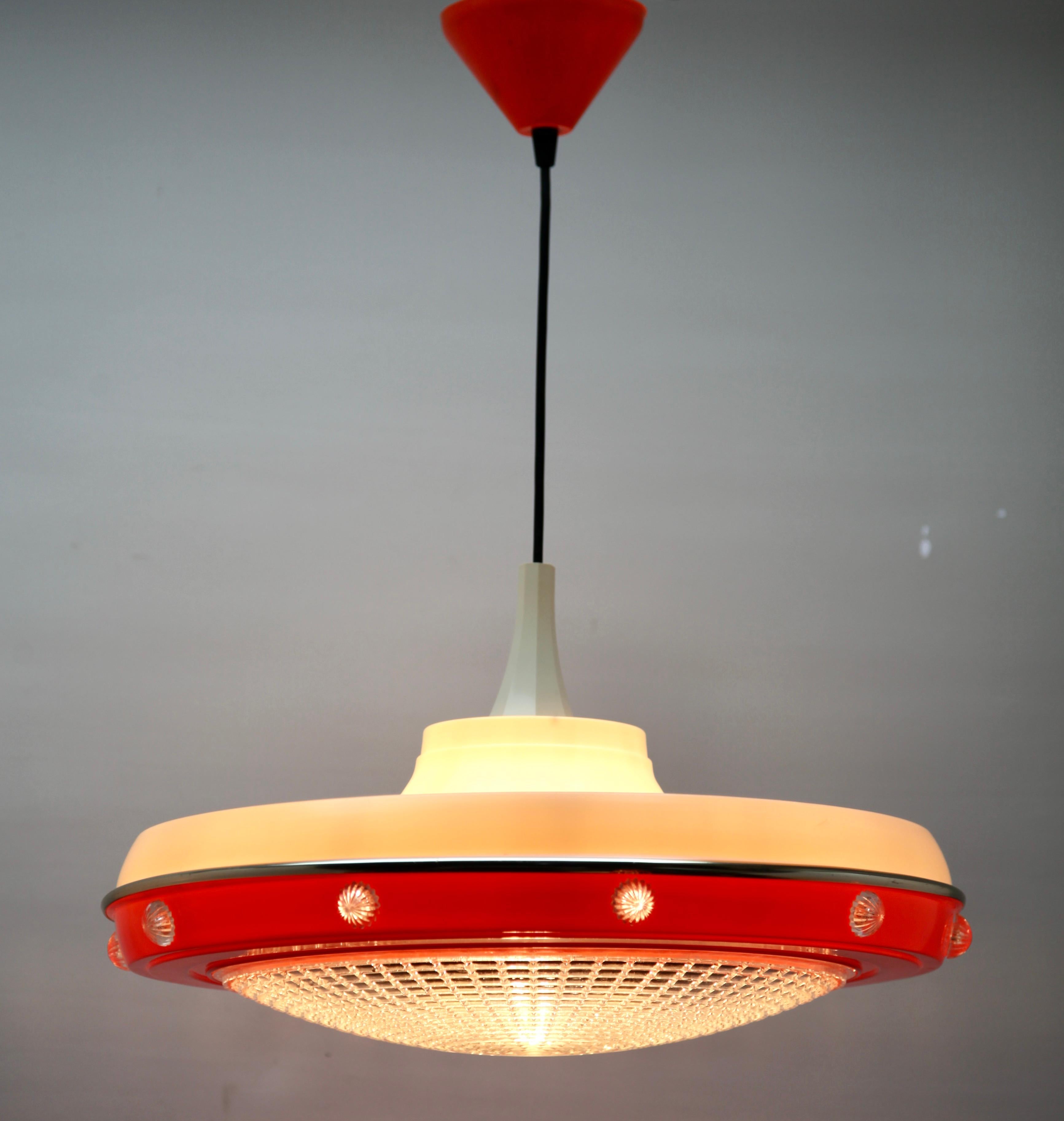 Midcentury Scandinavian Pendant Light, with Acrylic Optical Shade In Good Condition For Sale In Verviers, BE