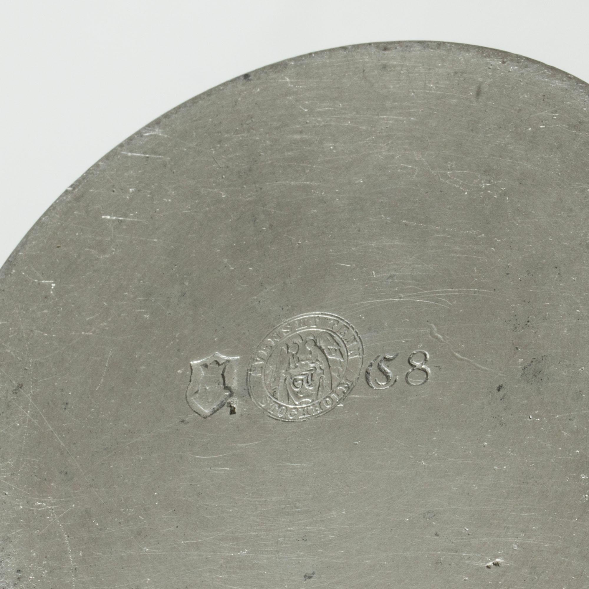 Skandinavischer Zinnkrug aus der Jahrhundertmitte von Svenskt Tenn, Schweden, 1944 (Mitte des 20. Jahrhunderts) im Angebot