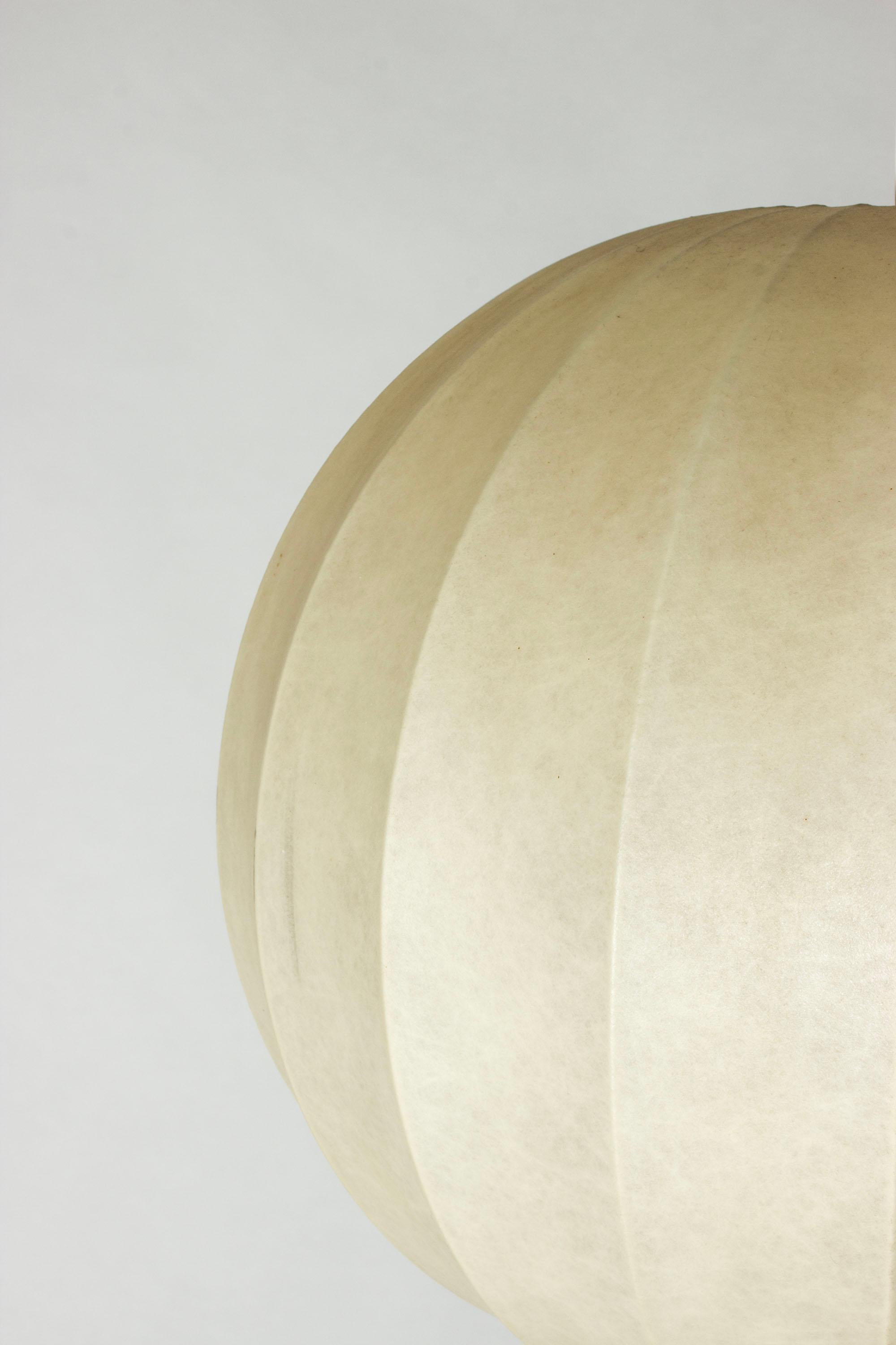 Svedese Lampada scandinava di metà secolo in resina Cocoon di Hans Bergström, Svezia, anni '50 in vendita