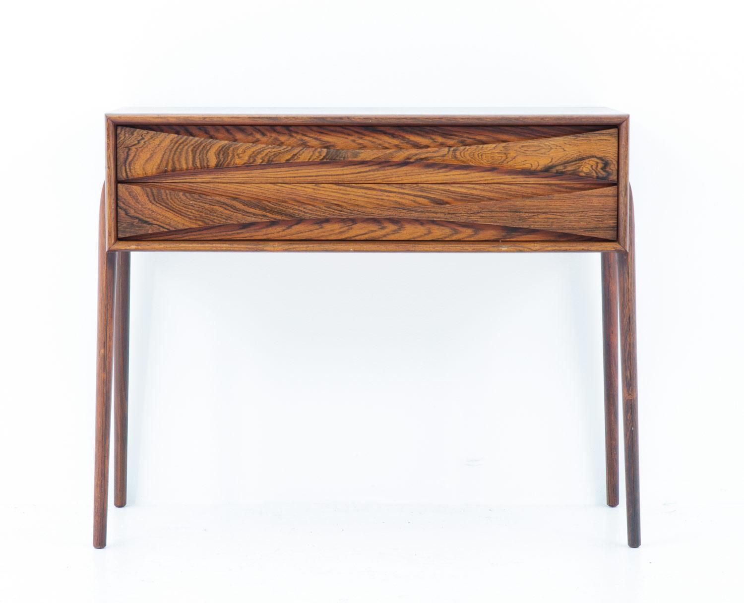 Stunning side table in rosewood, model 6835 by Rimbert Sandholt for Glas & Trä. 
This table features great details, such as the sculptural legs, matching the Arne Vodder-style drawers. 

Condition: Very good original condition with light signs of