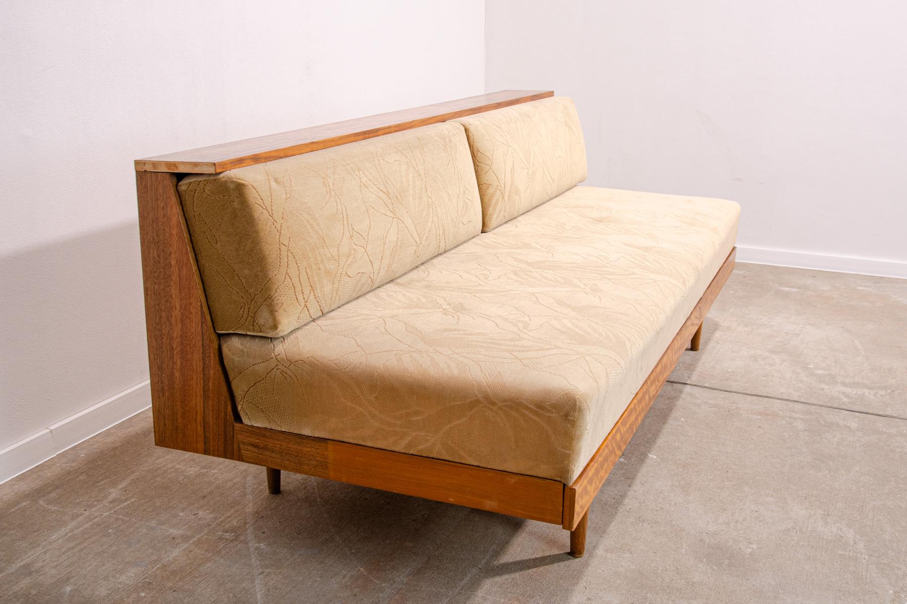 Midcentury Scandinavian style Folding Sofa by Sedláček & Vyčítal, 1960´s, Czech. In Good Condition For Sale In Prague 8, CZ
