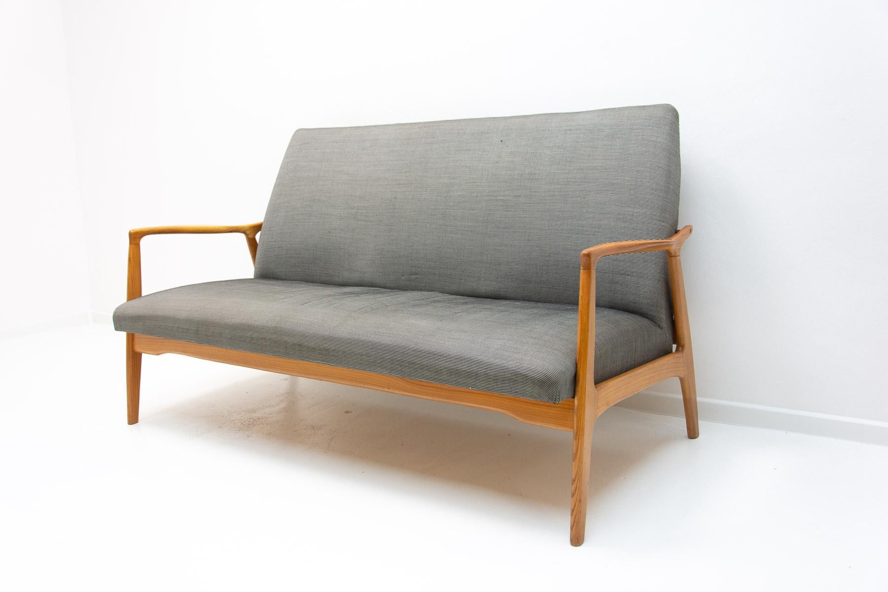 This Scandinavian style sofa was made by Krásná Jizba company in the former Czechoslovakia in the 1960´s. It´s upholstered with fabric. The structure is made of bent beech wood.

The sofa is overall in good Vintage condition, showing signs of age