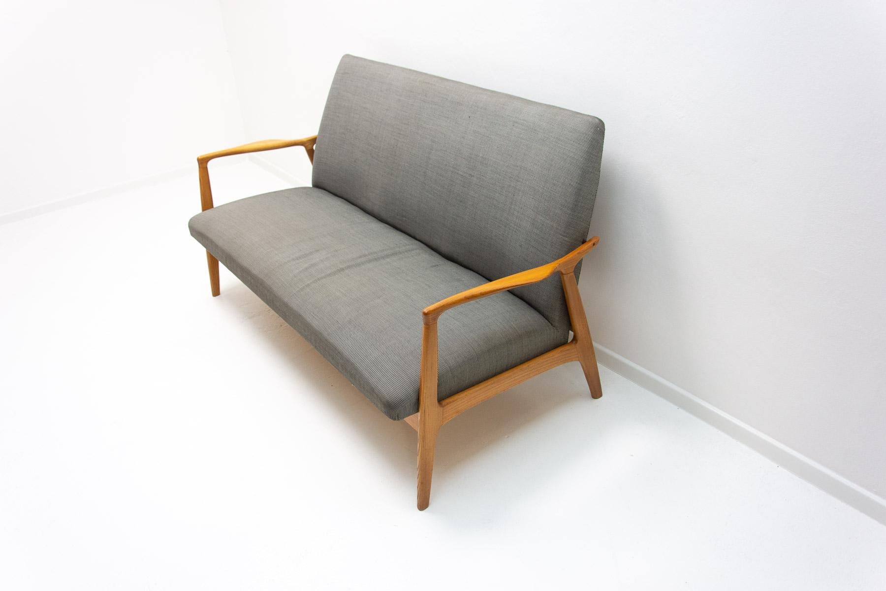 Mid-Century Modern Midcentury Scandinavian Style Sofa by Krásná Jizba, 1960s For Sale