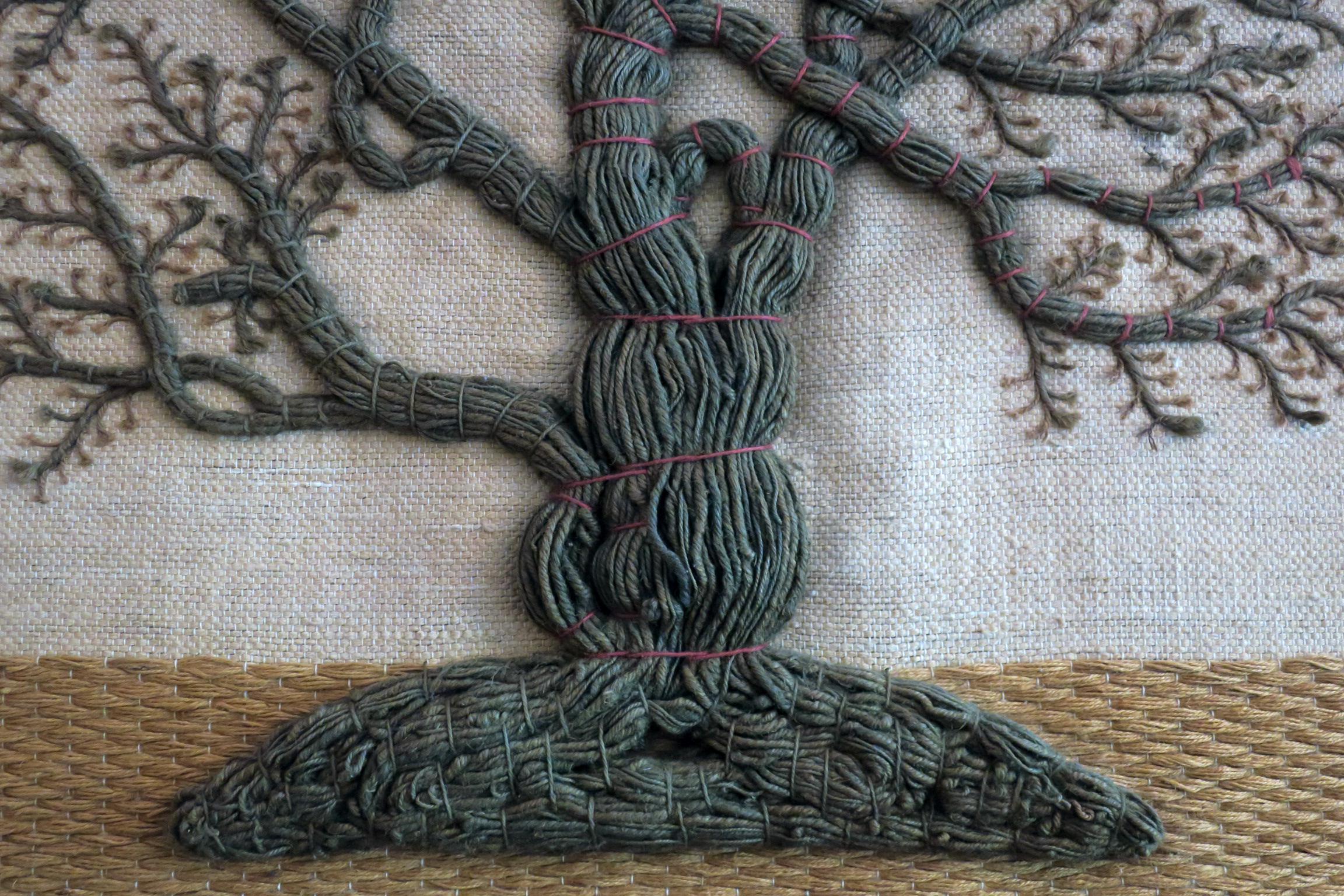 Midcentury Scandinavian Woolwork Tree Wall Hanging Sculpture (Handgewebt) im Angebot