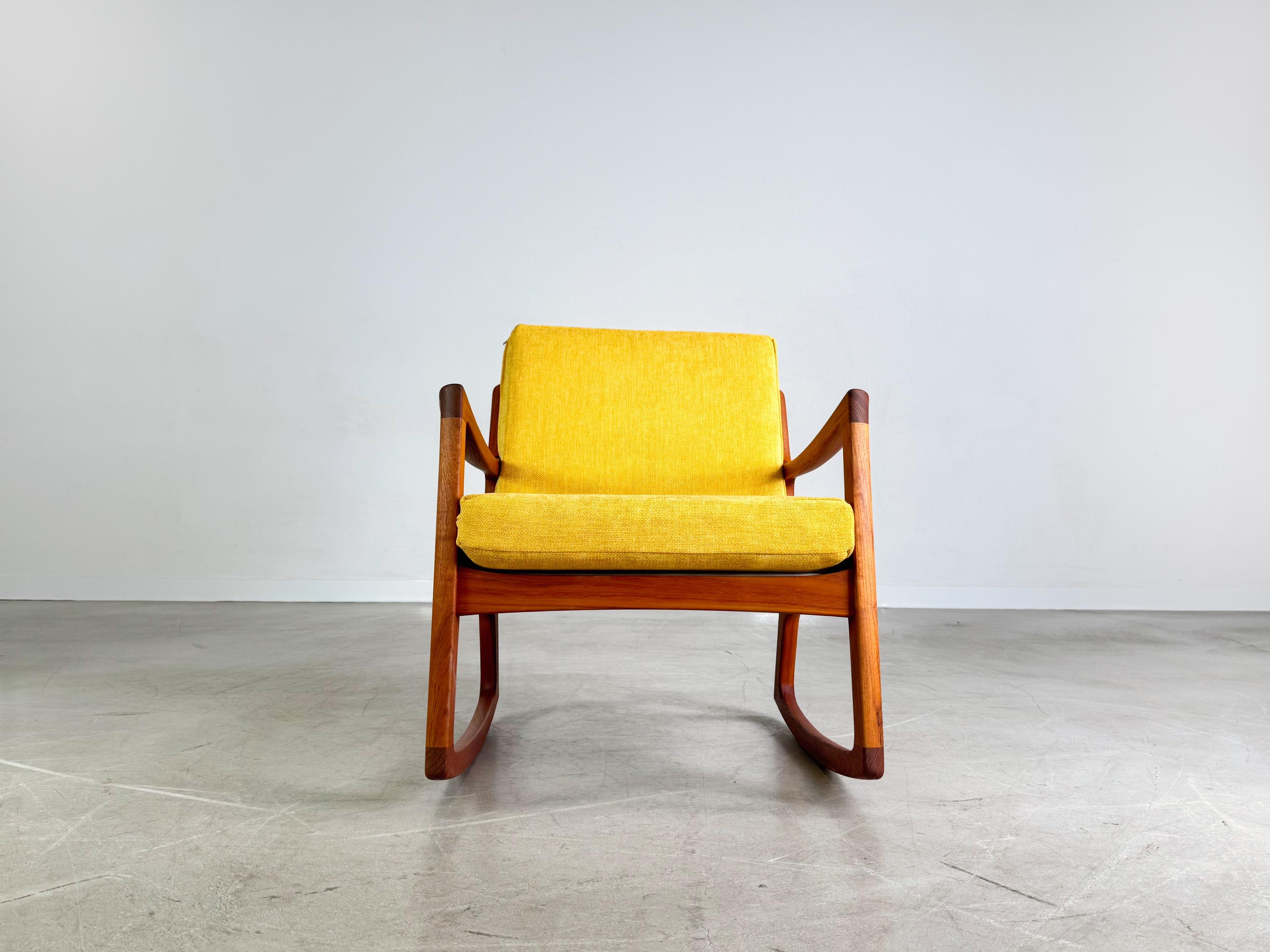Mid-Century Modern Midcentury Schaukelstuhl France & Søn Ole Wanscher danish teak For Sale