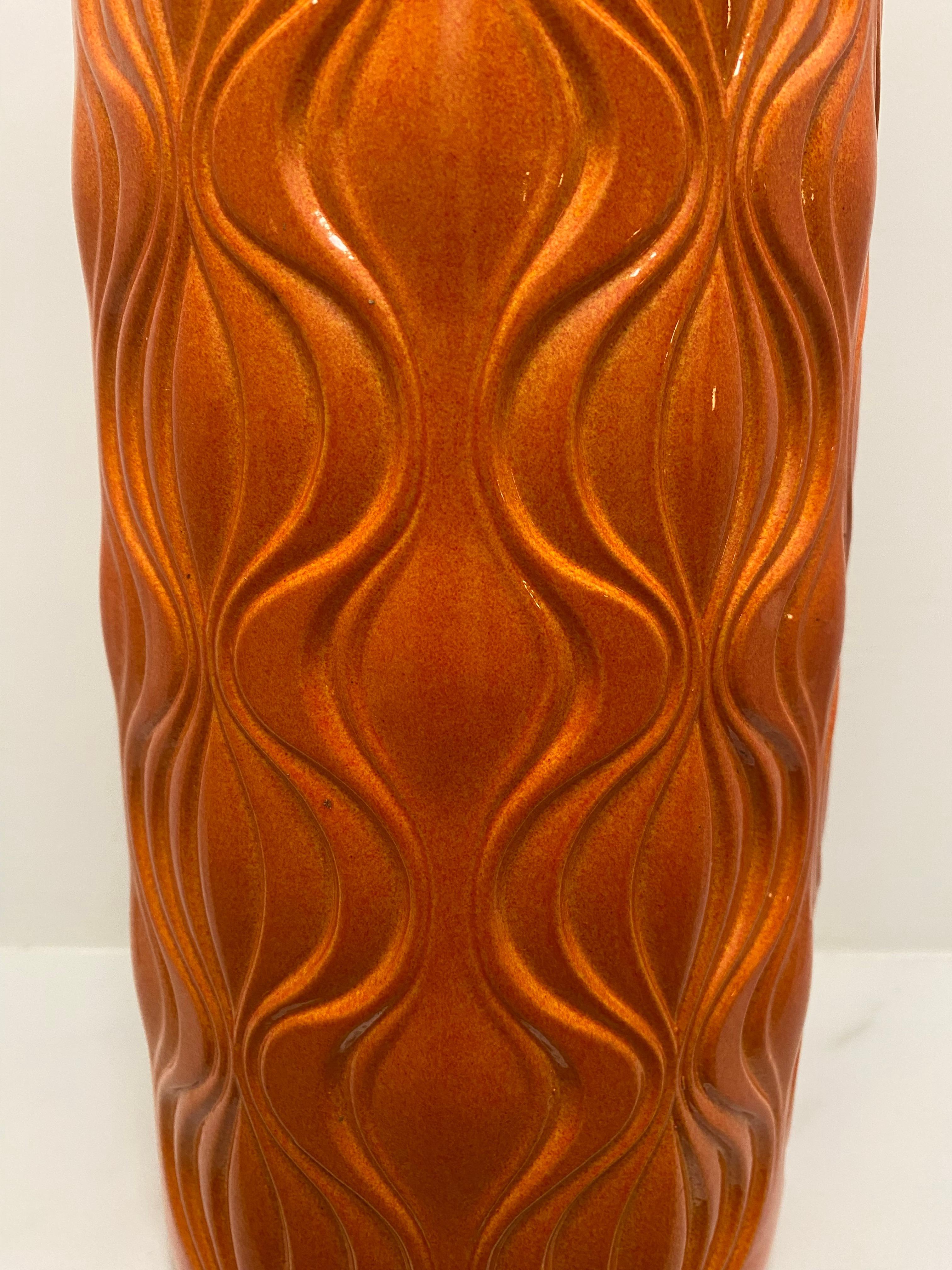 Allemand Grand vase moderne du milieu du siècle orange vif de Scheurich Keramik en vente