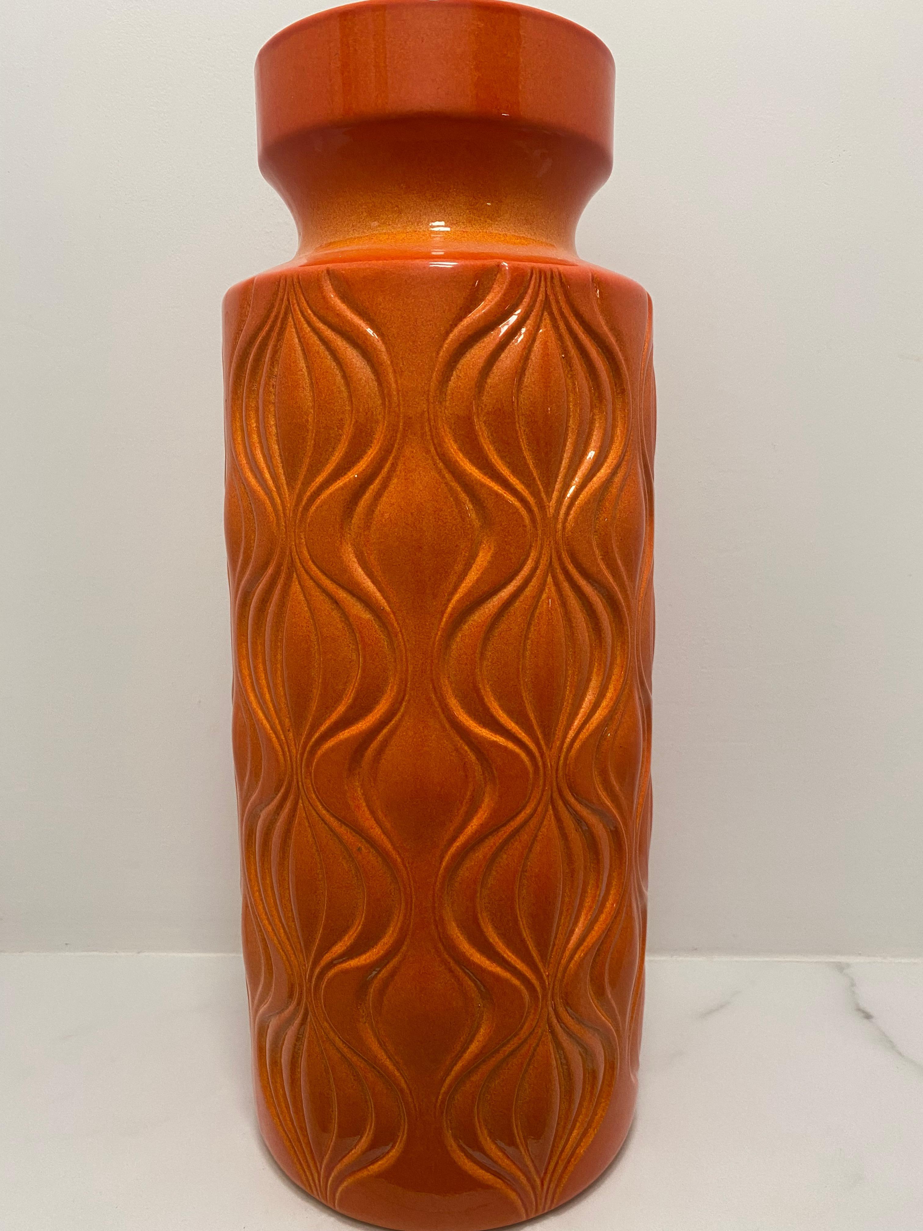Grand vase moderne du milieu du siècle orange vif de Scheurich Keramik Bon état - En vente à Waddinxveen, ZH