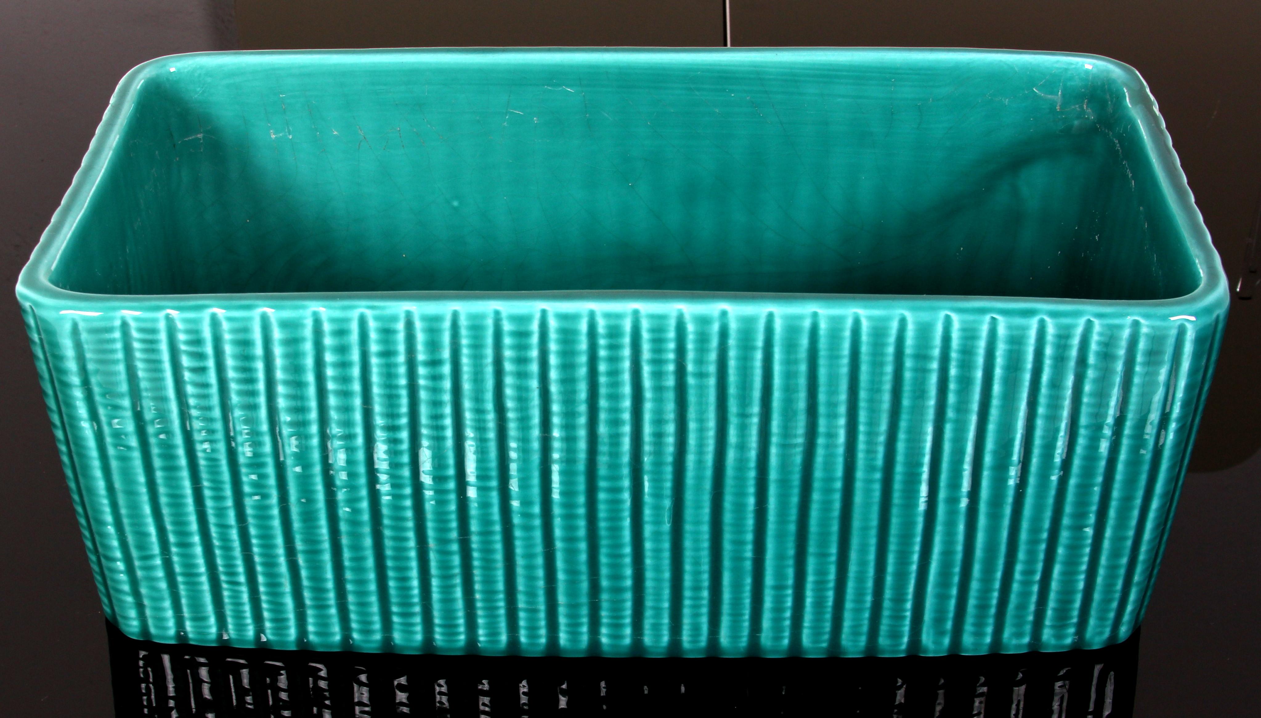 Mid-Century moderno SCHRAMBERG MAIOLICA di metà secolo  scatola Barbotine FISH TUREEN TERRINE dipinta a mano in vendita
