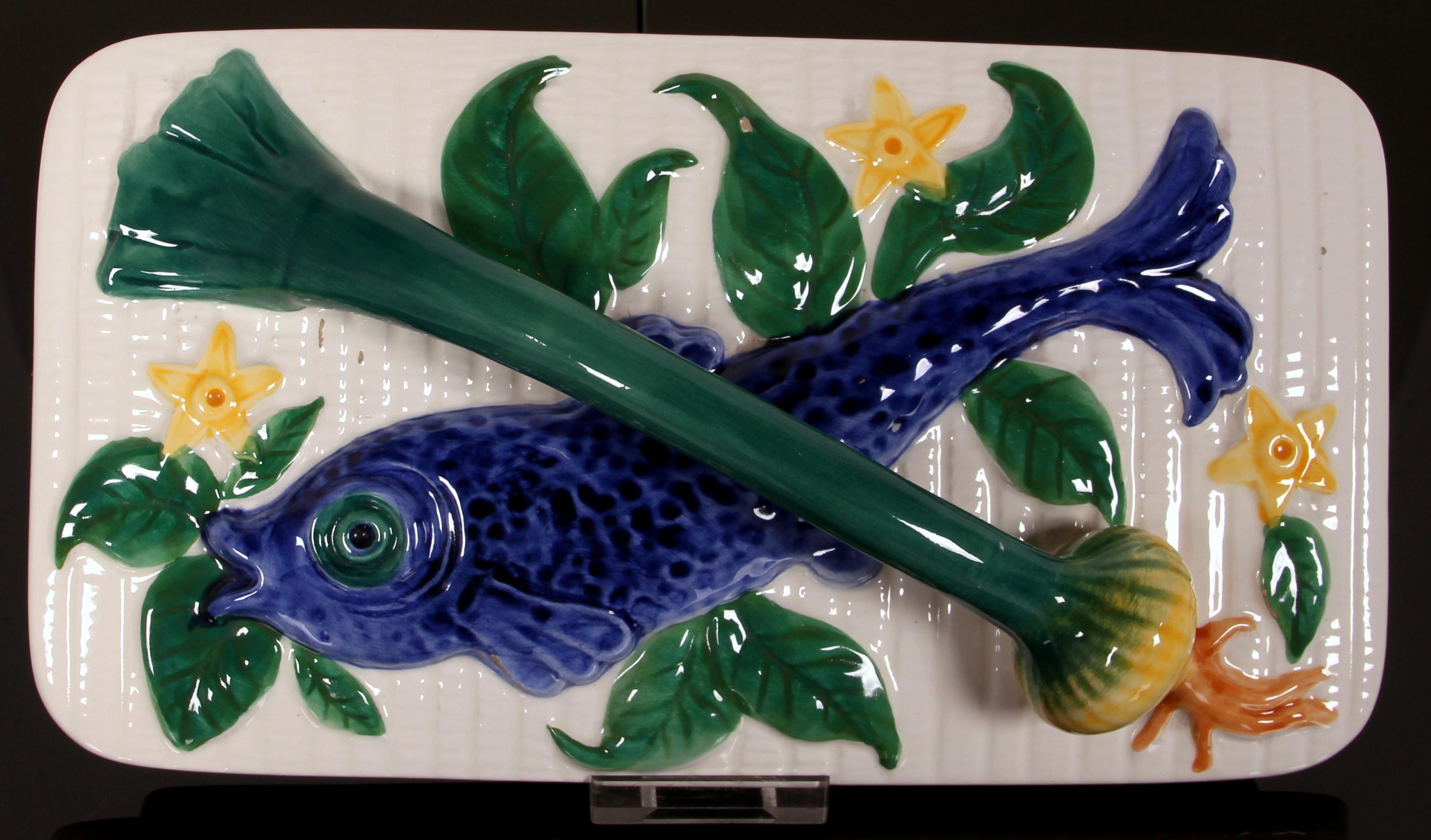 Tedesco SCHRAMBERG MAIOLICA di metà secolo  scatola Barbotine FISH TUREEN TERRINE dipinta a mano in vendita