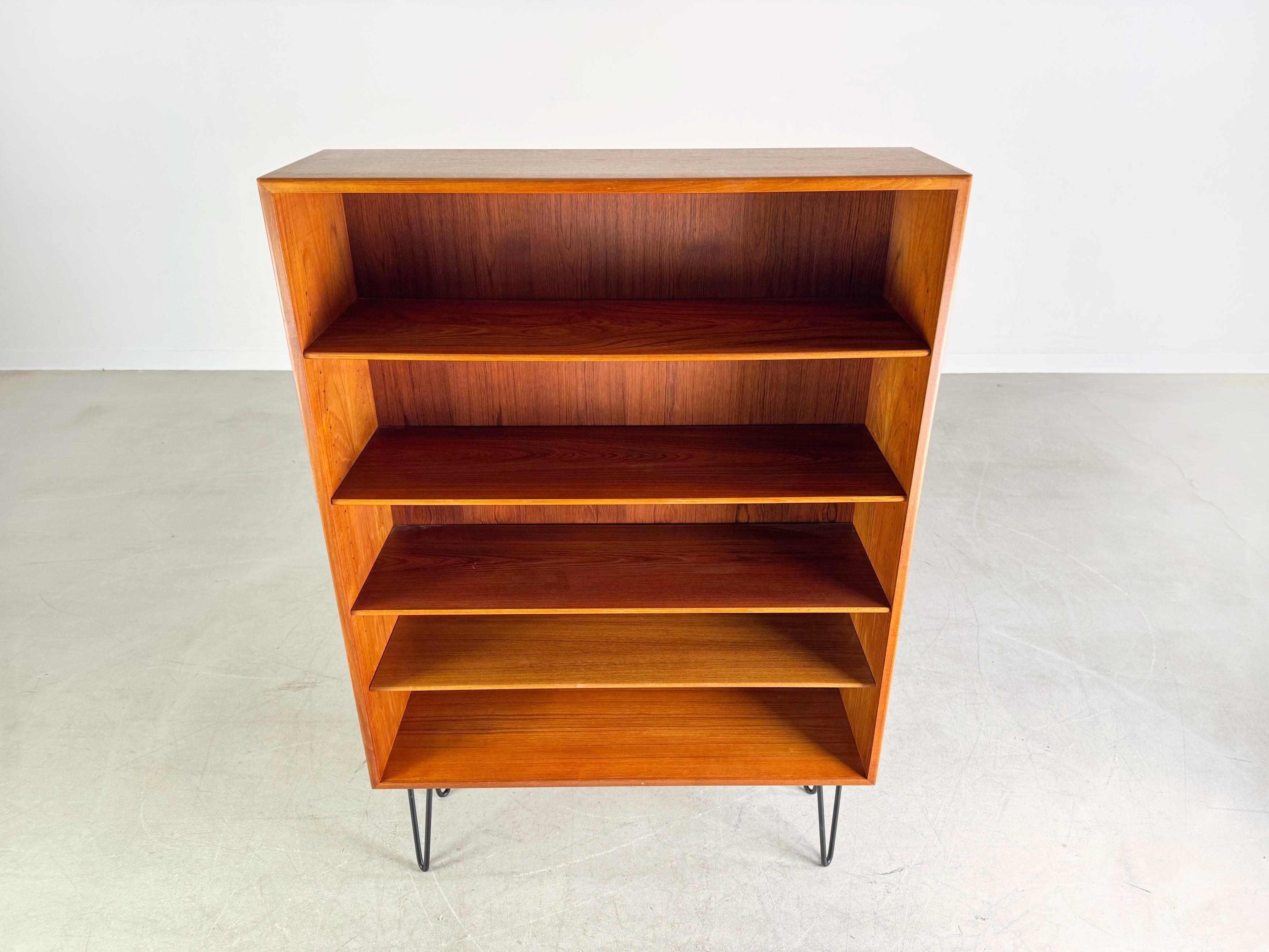 Mid-Century Modern Søborg Møbelfabrik Børge Mogensen Teck Regal du milieu du siècle en vente