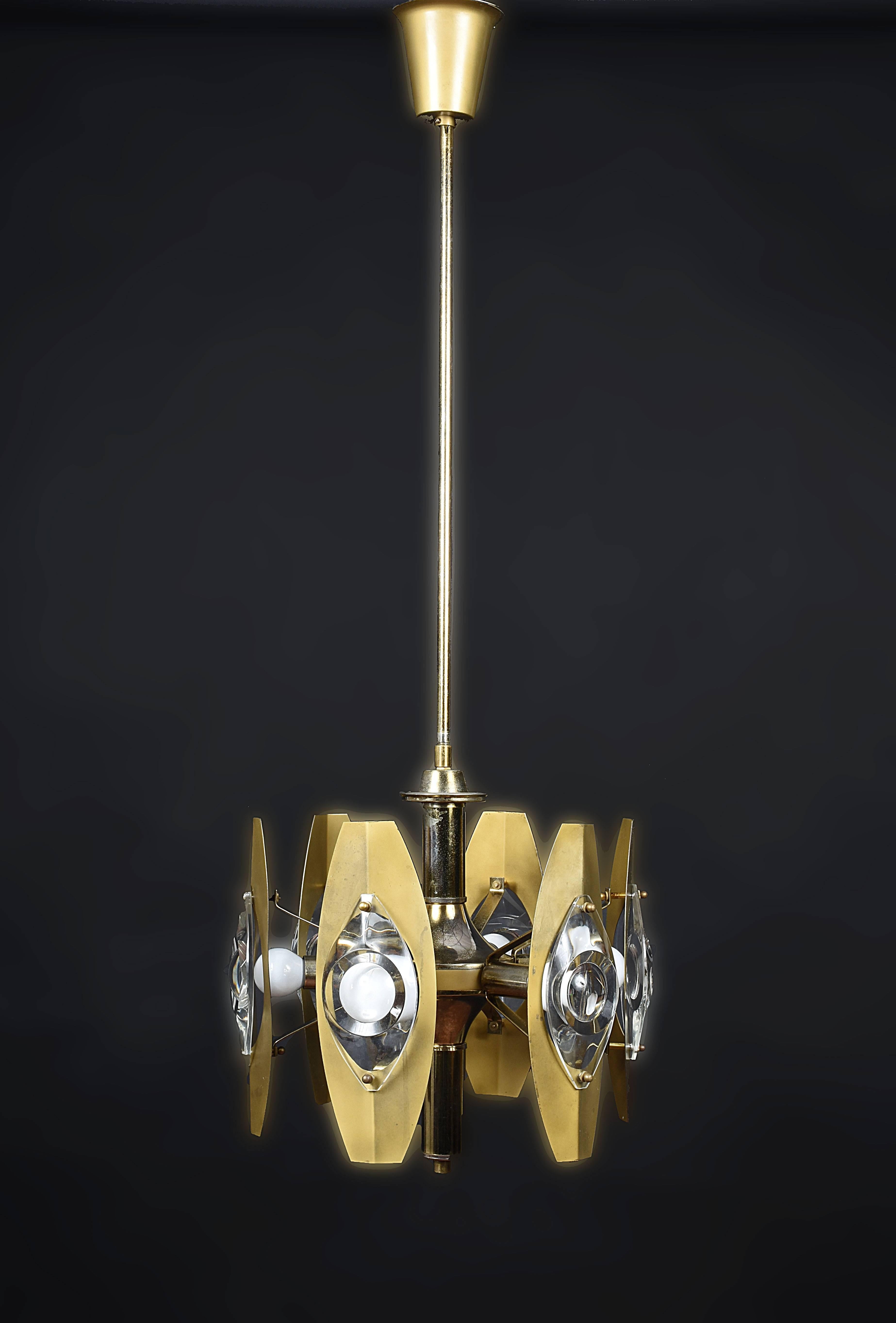Midcentury Sciolari Glass and Polished Gilt Brass Italian Chandelier, 1960s In Good Condition For Sale In Roma, IT