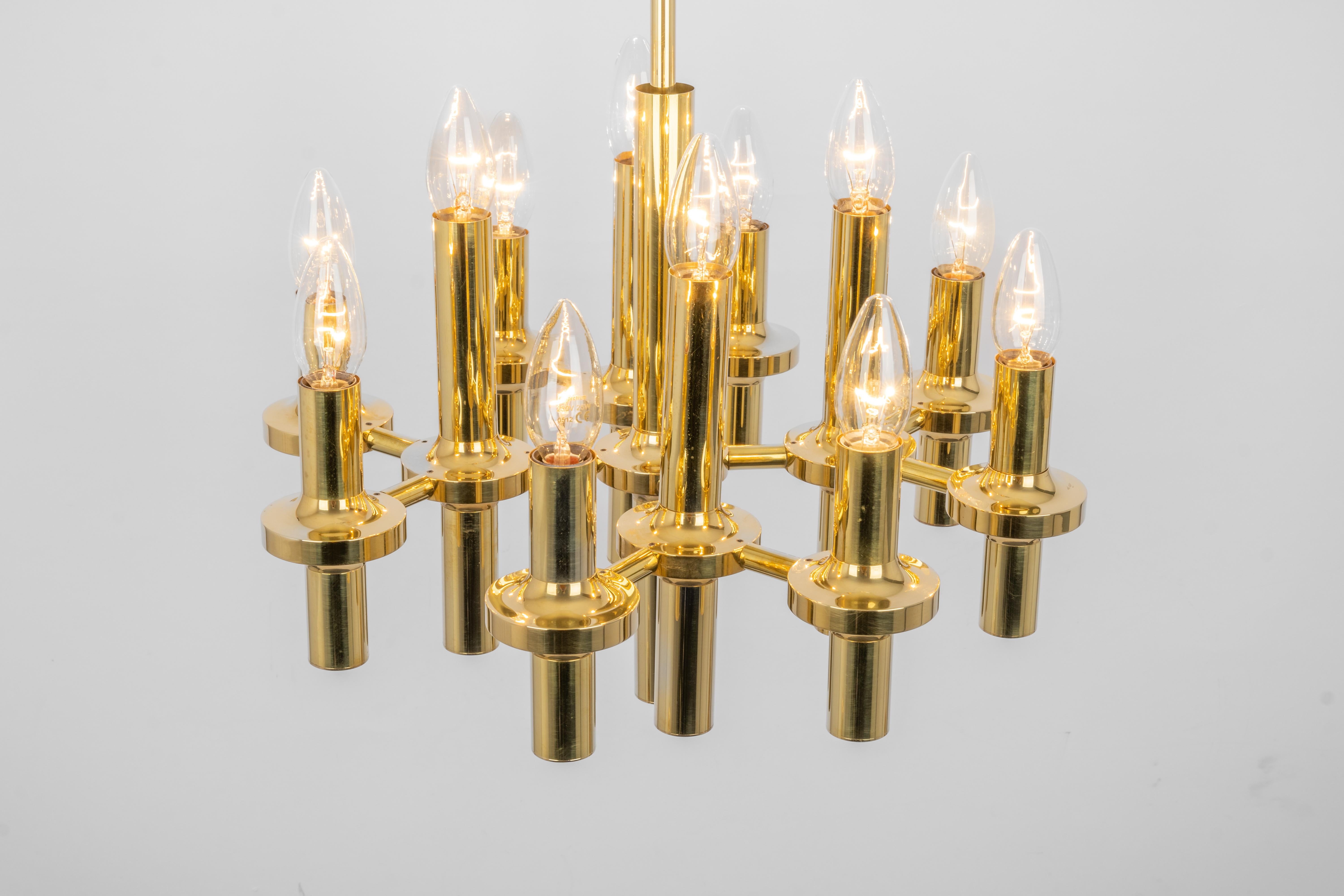 Mid-Century Modern Midcentury Sciolari Style Brass Chandelier, 1970s For Sale