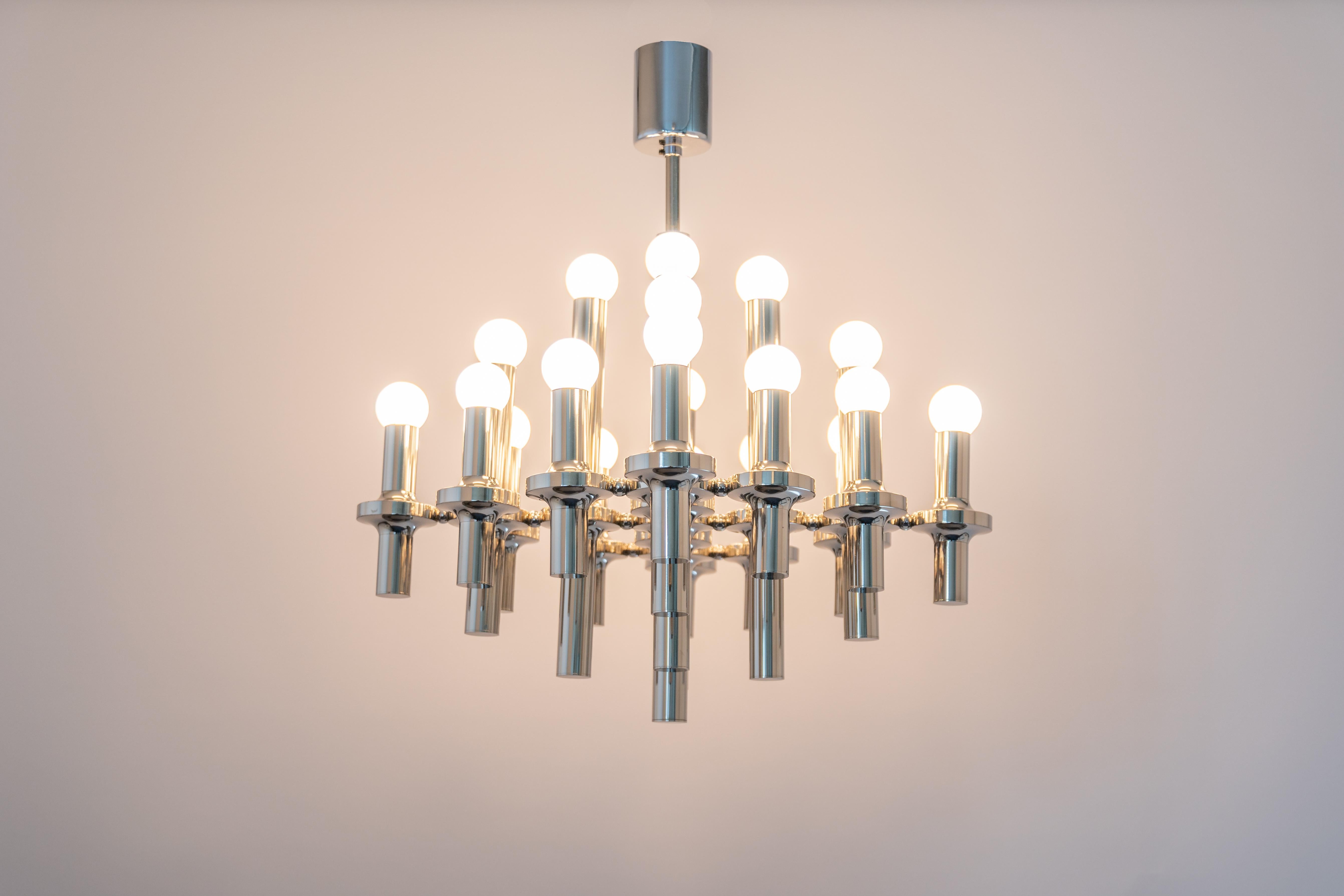 Wonderful mid century chrome chandelier in the manner of scholars made by Staff Leuchten, manufactured in Germany, circa 1970s.

Sockets: 21 x E14 small bulbs./ max. 40 watt each-
Good condition.
Light bulbs are not included. It is possible to