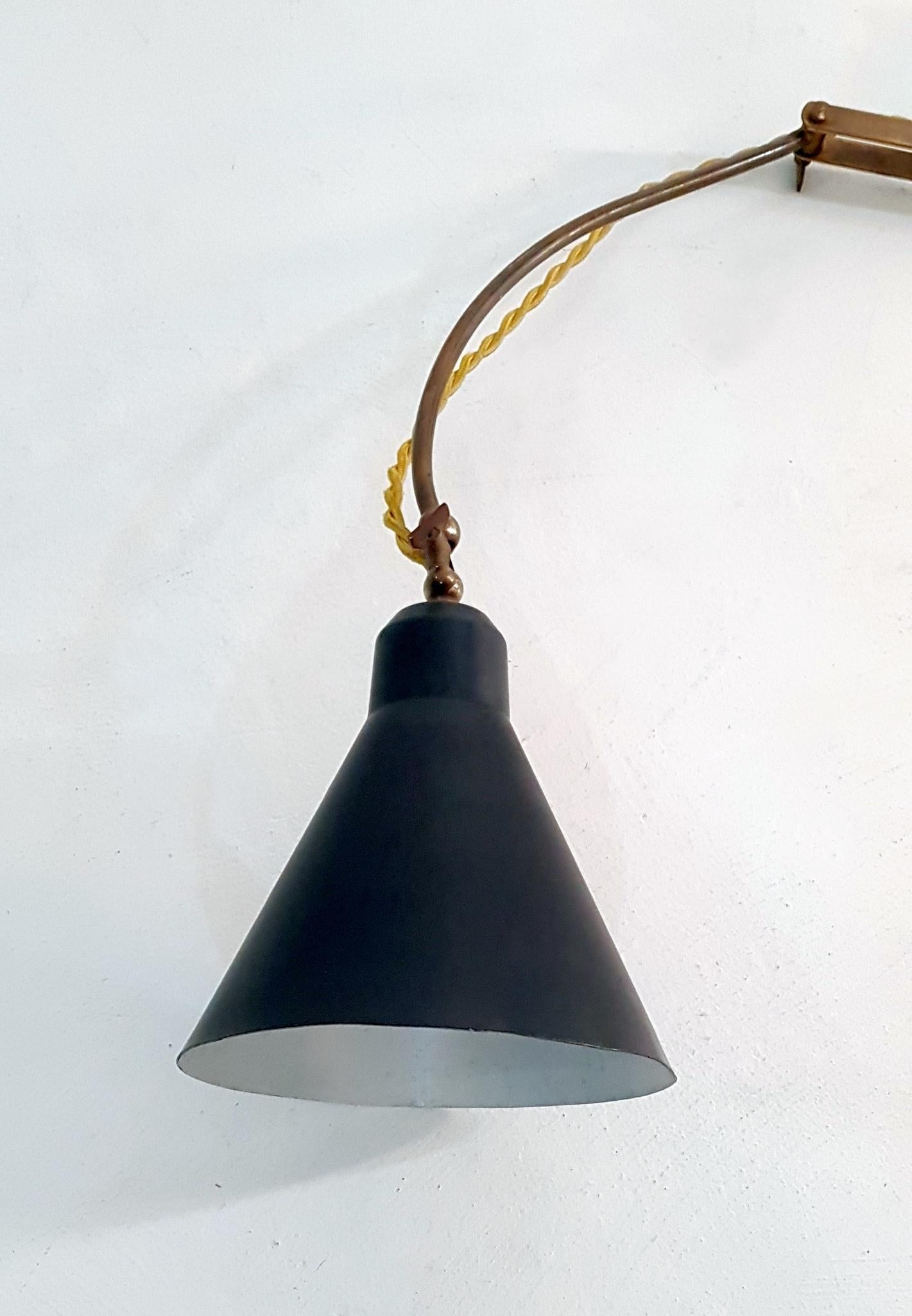 Midcentury Scissor Wall Lamp made in Italy In Good Condition In Albano Laziale, Rome/Lazio