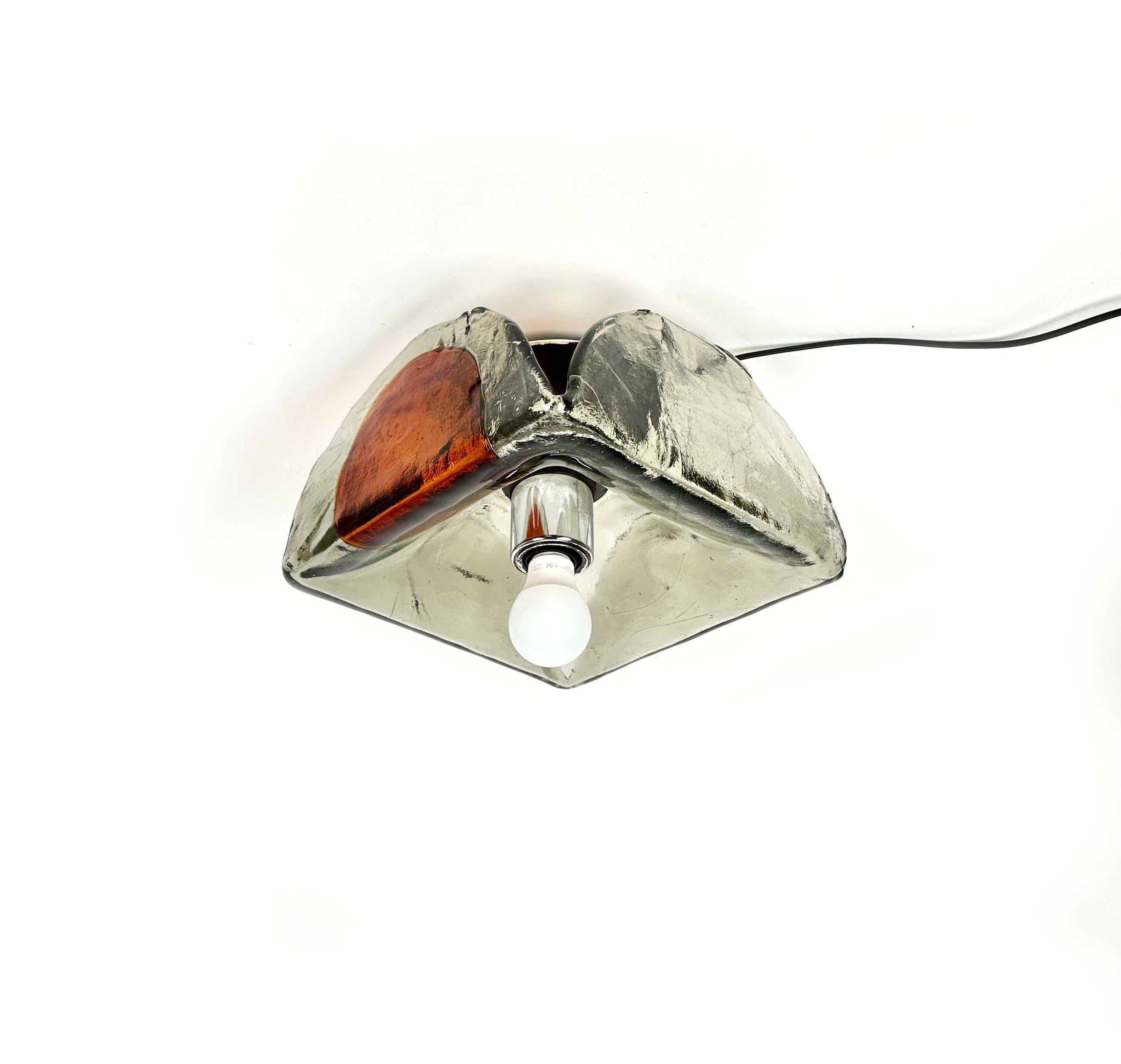 Italiano Lampada da parete a scantinato del Medioevo in vetro di Murano di Carlo Nason, Italia anni '70 in vendita