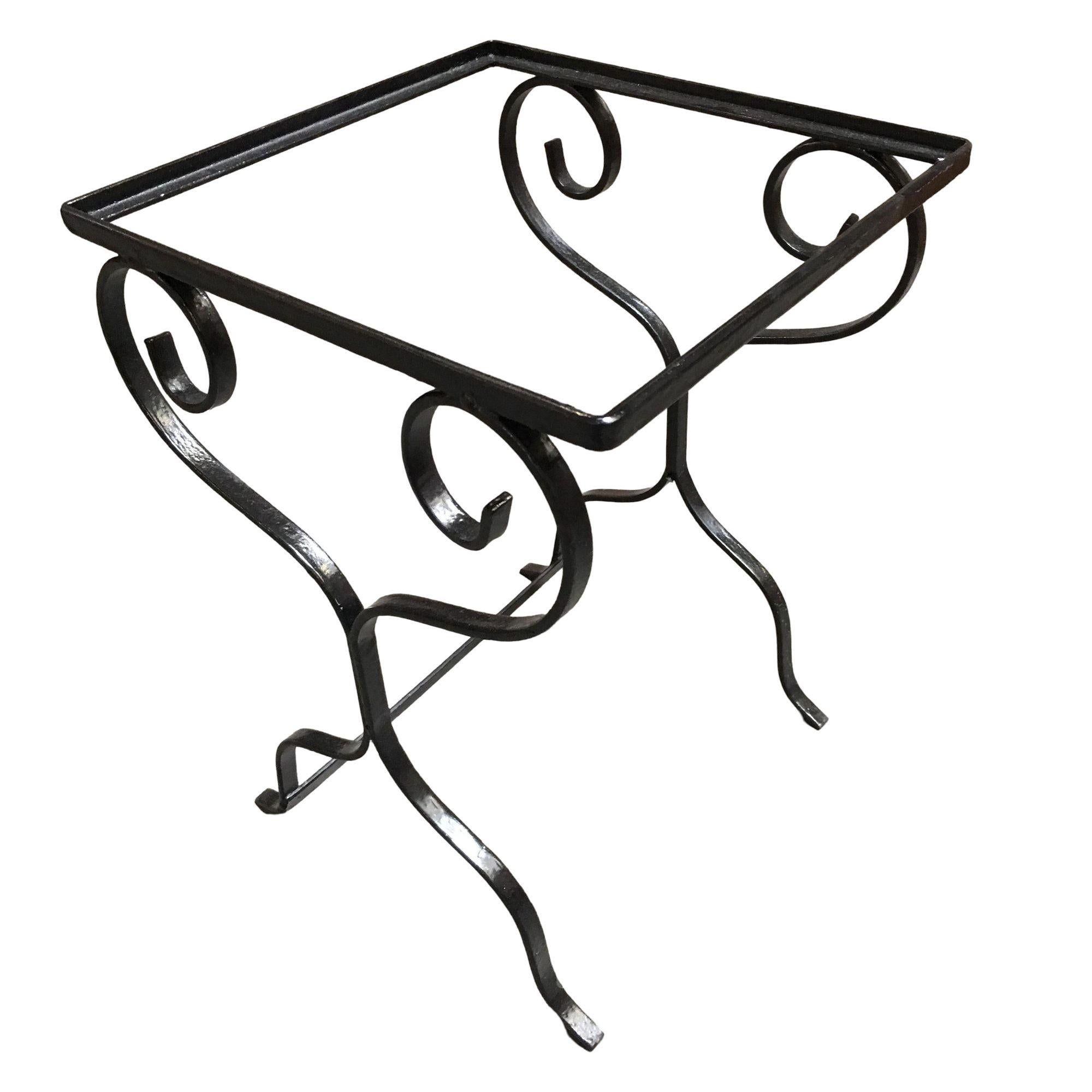 Midcentury Scrolling Iron Patio Nesting Side Tables with Glass Tops, Pair In Excellent Condition For Sale In Van Nuys, CA