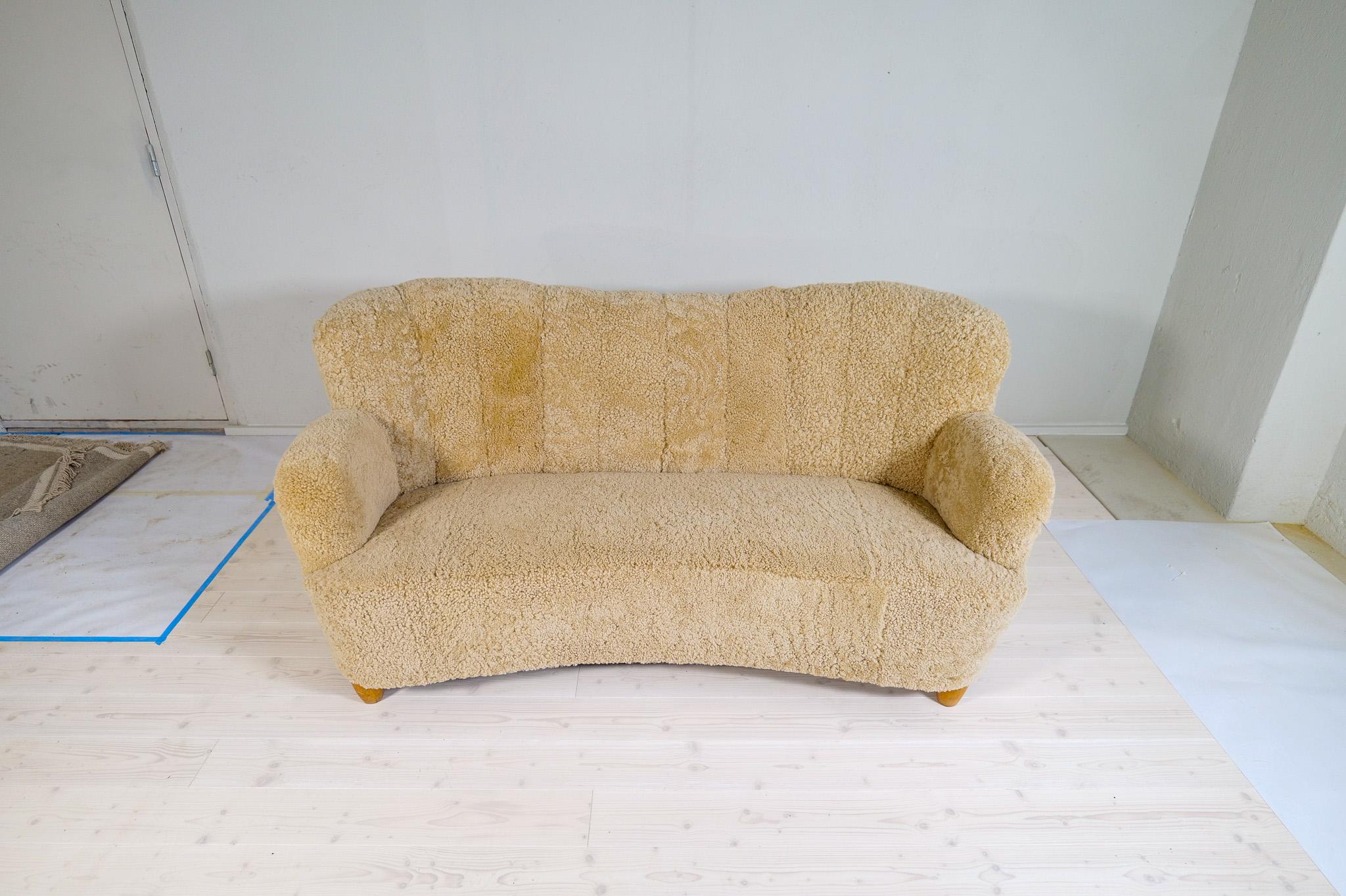 Midcentury Sculptrual Sheepskin/Shearling Sofa in Manors of Marta Blomstedt In Good Condition In Hillringsberg, SE
