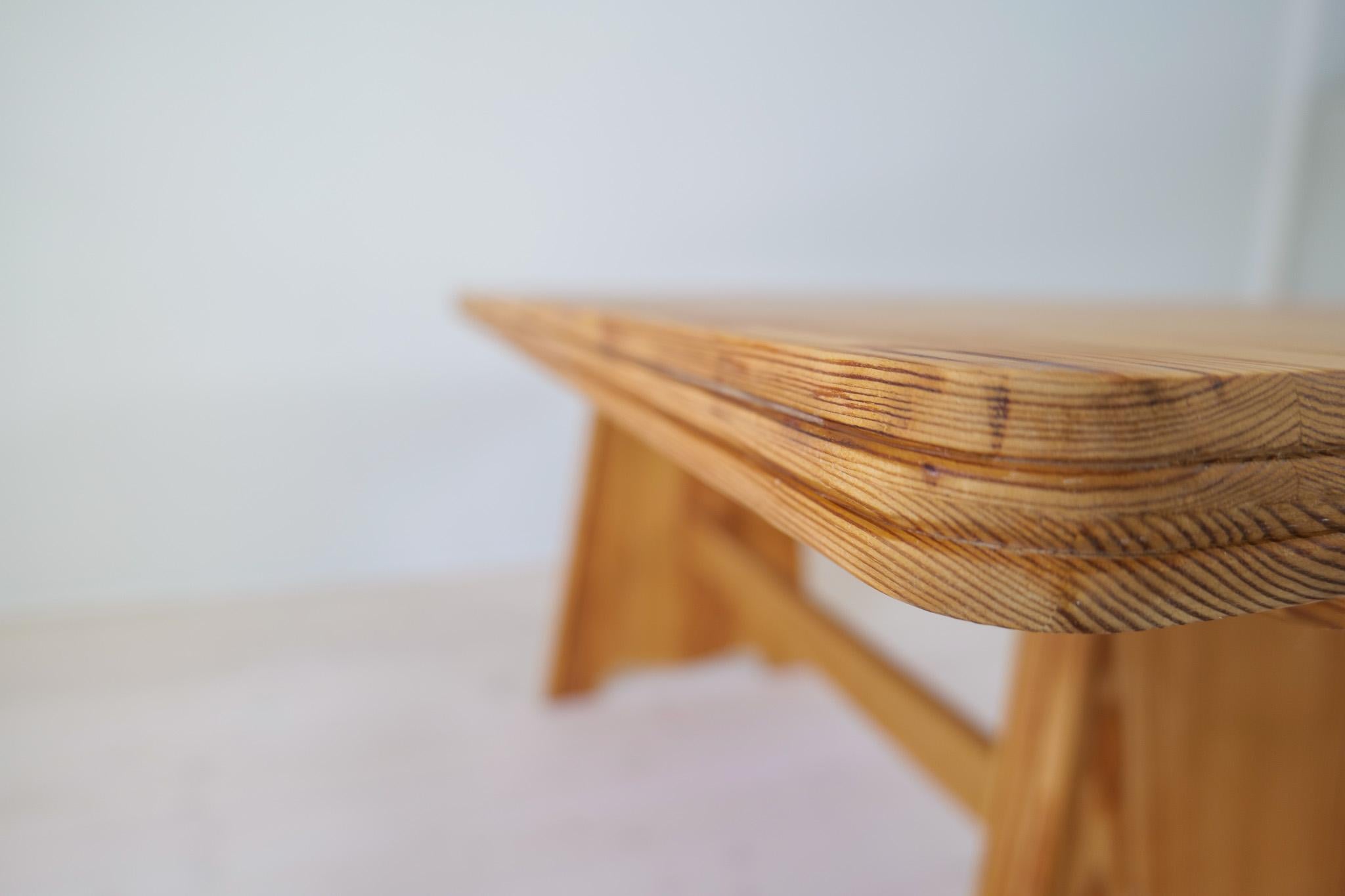 Midcentury Modern Sculptural Dining Table in Pine Göran Malmvall, Sweden For Sale 7