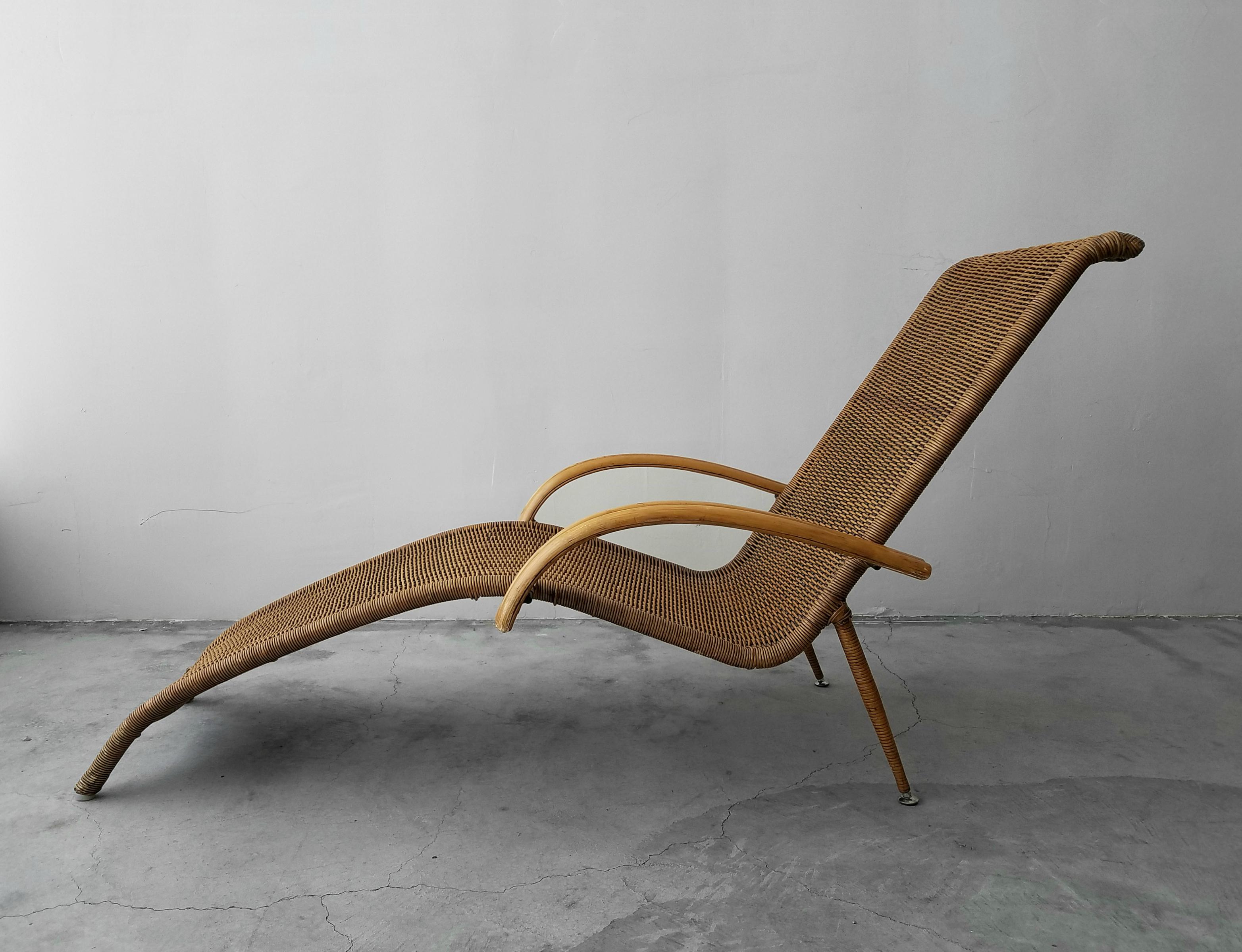 Minimalist Midcentury Sculptural Italian Modern Cane and Bamboo Chaise Lounge Chair