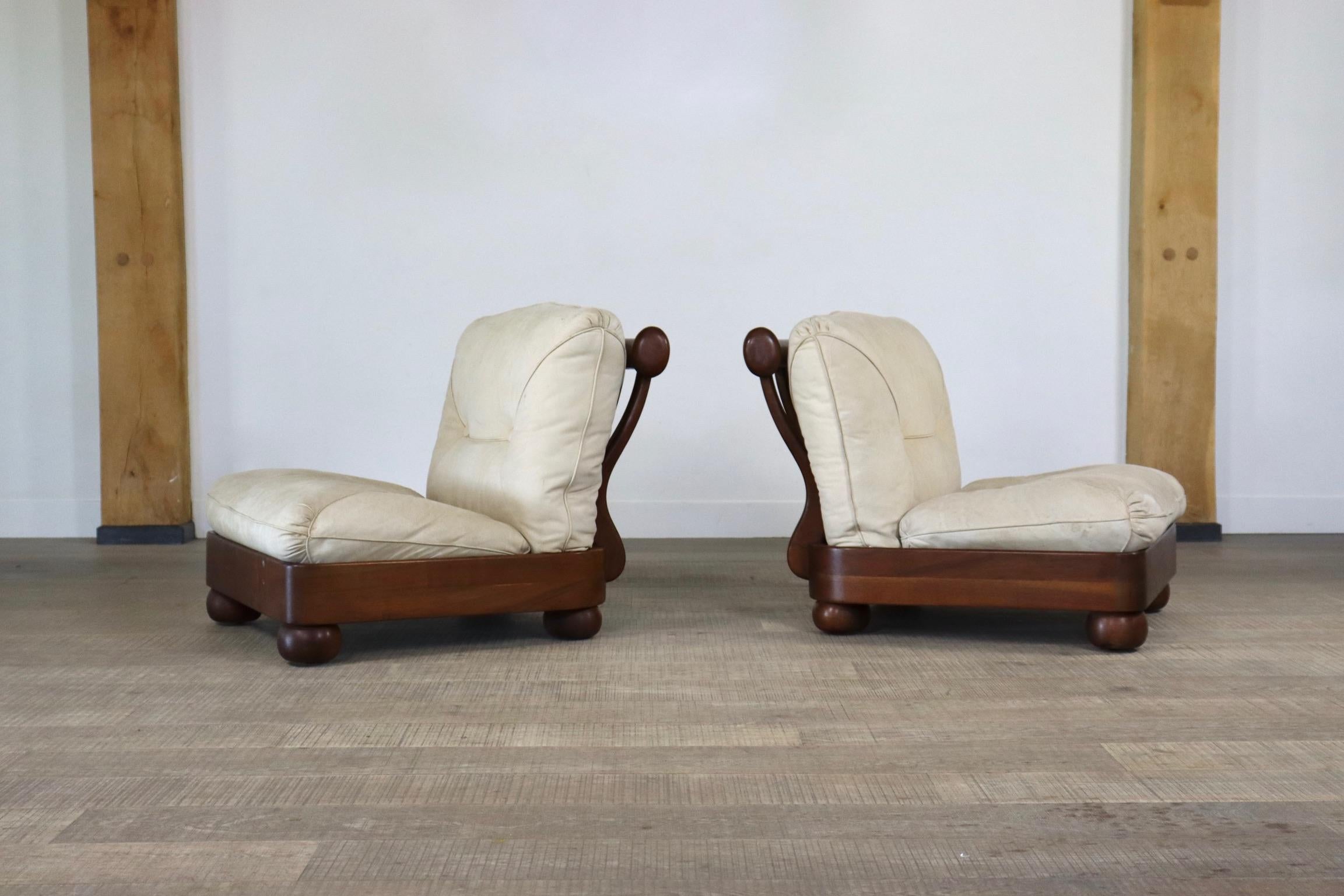 Midcentury Sculptural Lounge Chairs, Italy, 1960s 9