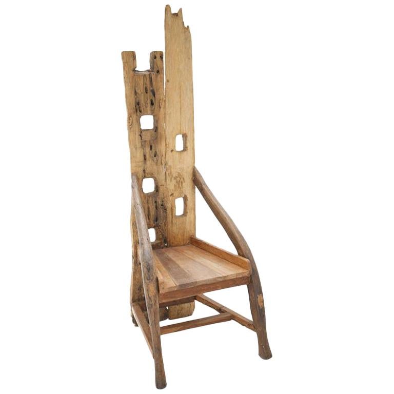 Skulpturaler französischer Stuhl aus Olivenholz und Nussbaum aus der Mitte des Jahrhunderts
