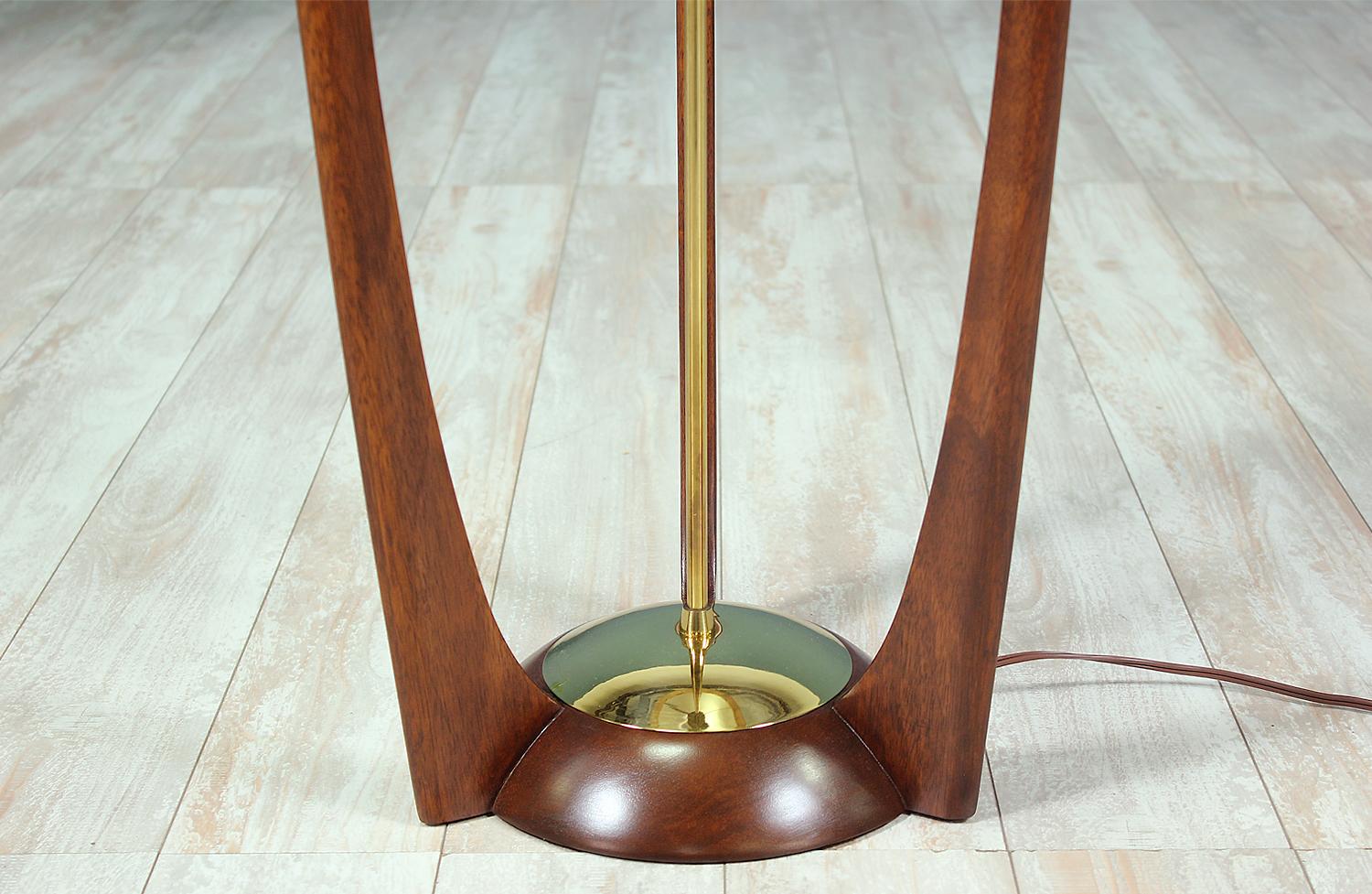 Midcentury Sculptural Walnut and Brass Floor Lamp by Modeline In Excellent Condition In Los Angeles, CA