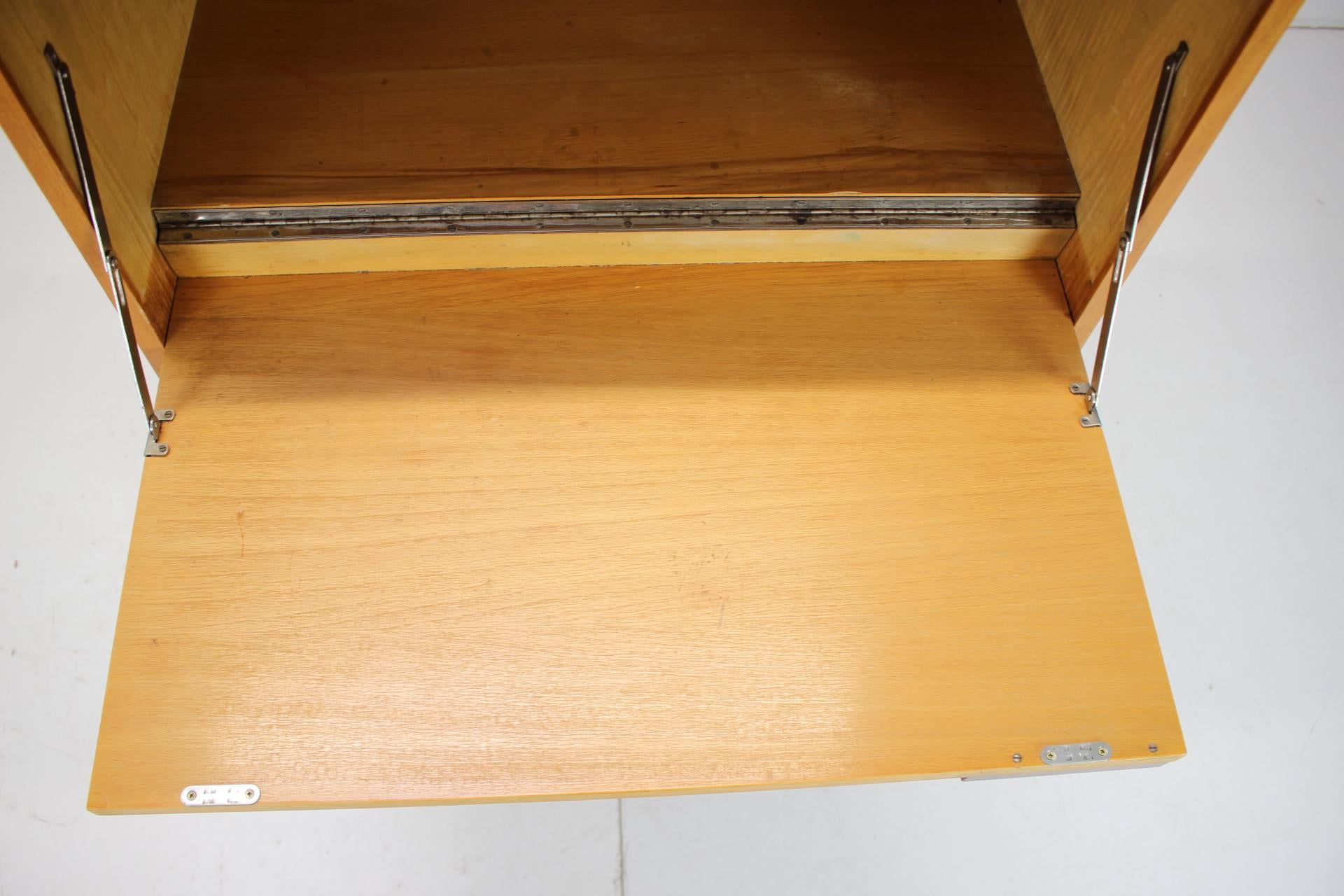 Secretaire o mobile di metà secolo di František Mezulánik per UP Závody, anni '60 in vendita 3