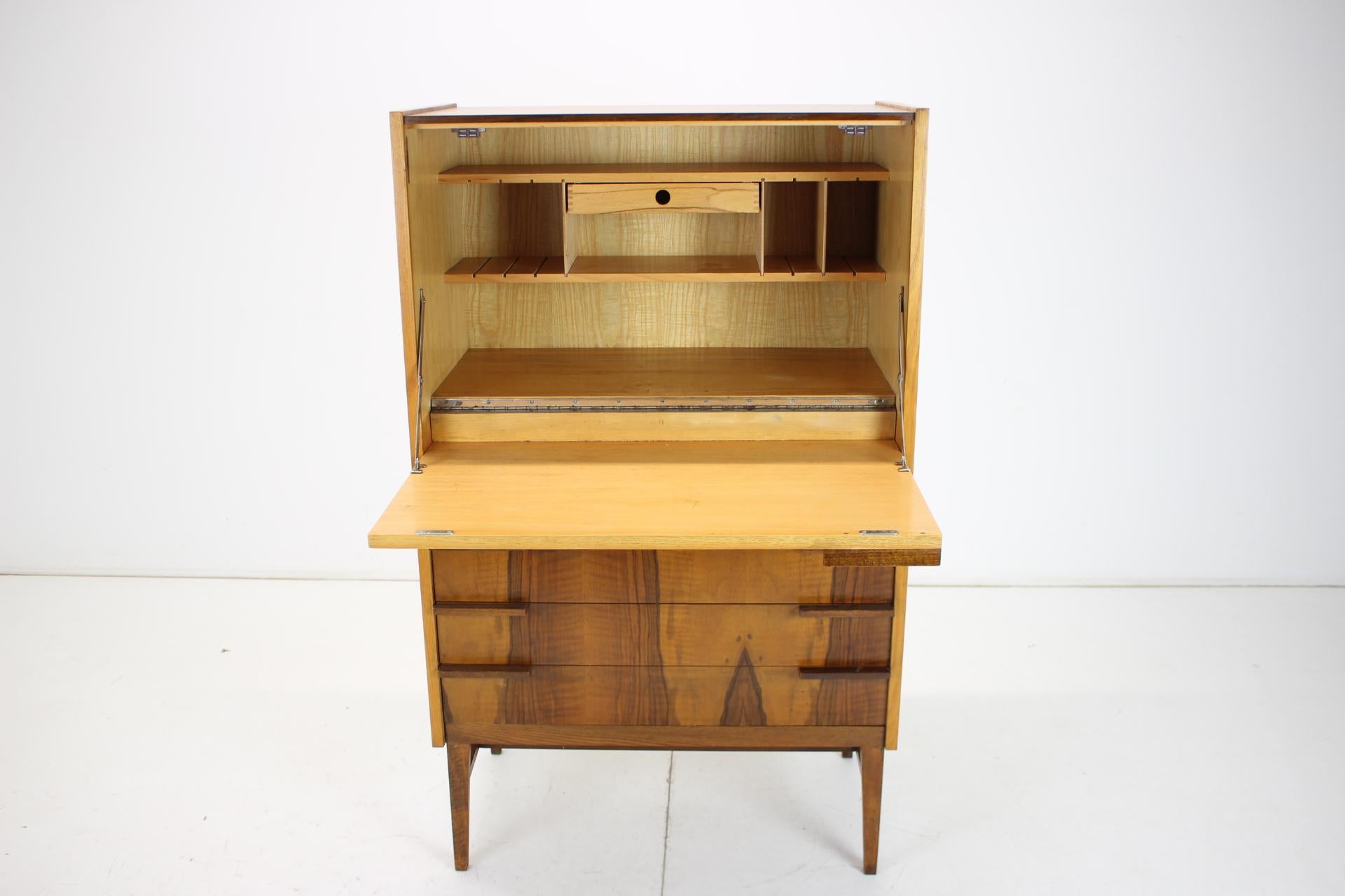 Secretaire o mobile di metà secolo di František Mezulánik per UP Závody, anni '60 in vendita 1