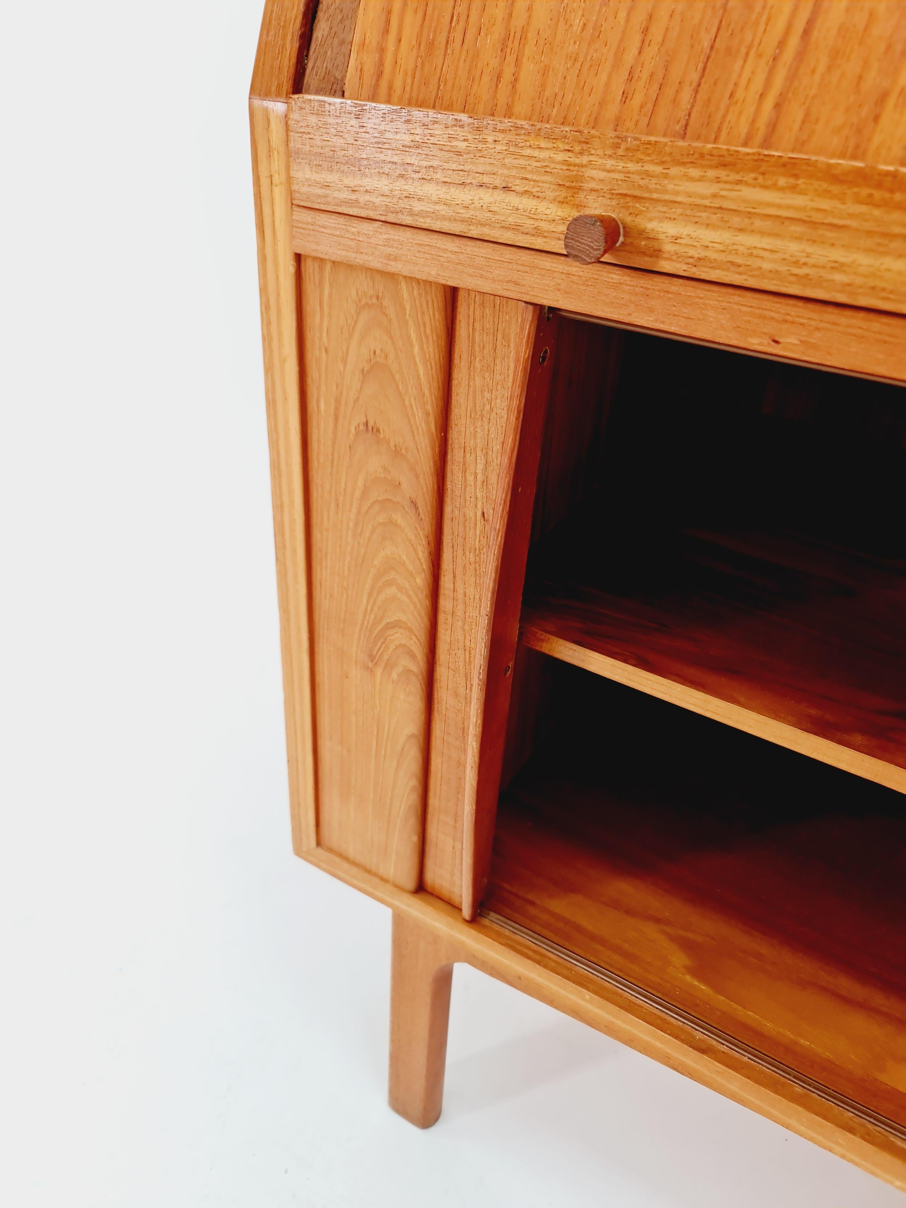 Mid-Century moderno Scrivania di metà secolo in teak di Bernhard Pedersen & Son , Danimarca, anni '60 in vendita