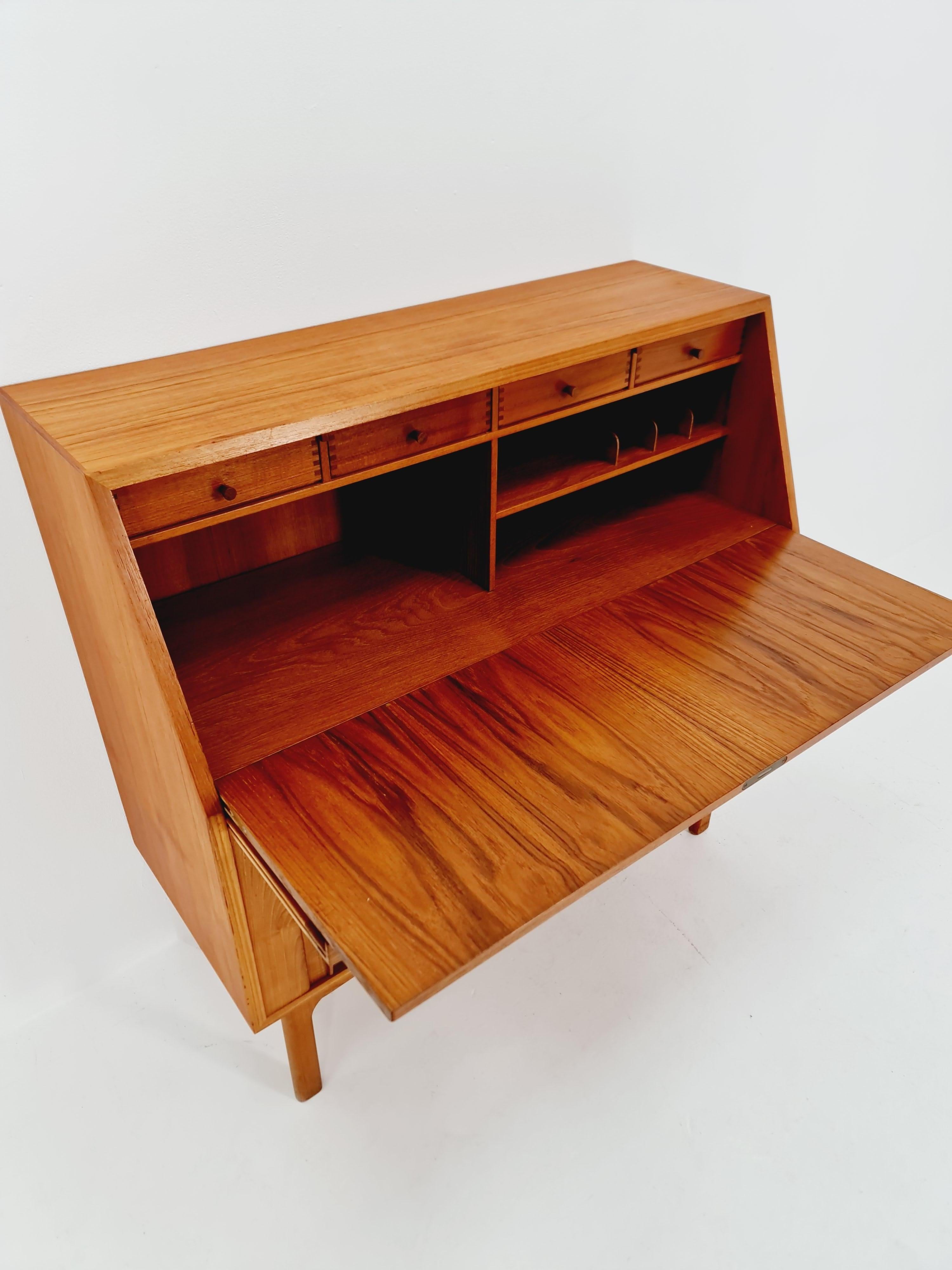 Scrivania di metà secolo in teak di Bernhard Pedersen & Son , Danimarca, anni '60 In condizioni buone in vendita a Gaggenau, DE