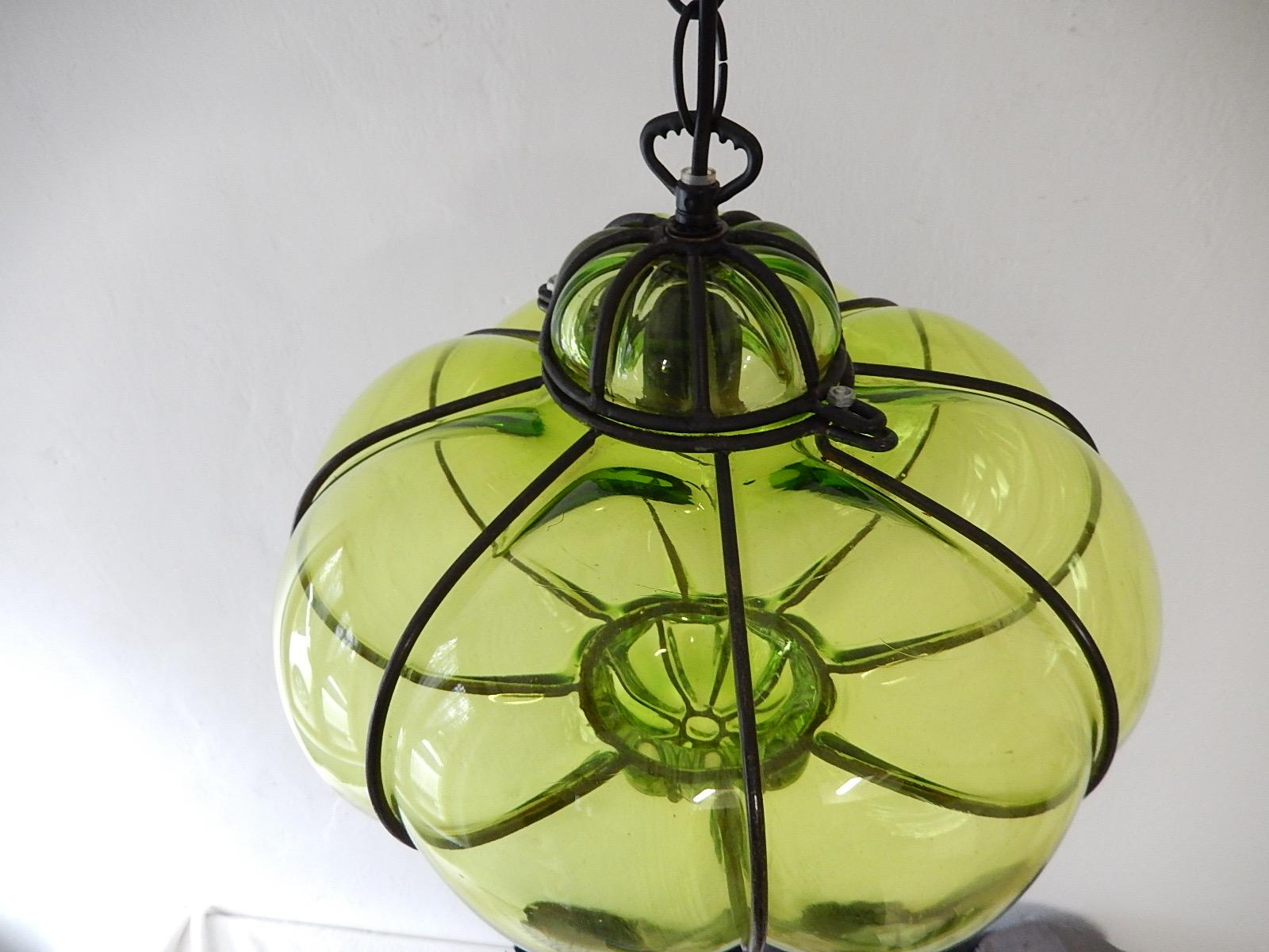 Midcentury Seguso Style Murano Green Bubbles Blown Lantern Chandelier In Good Condition In Modena (MO), Modena (Mo)