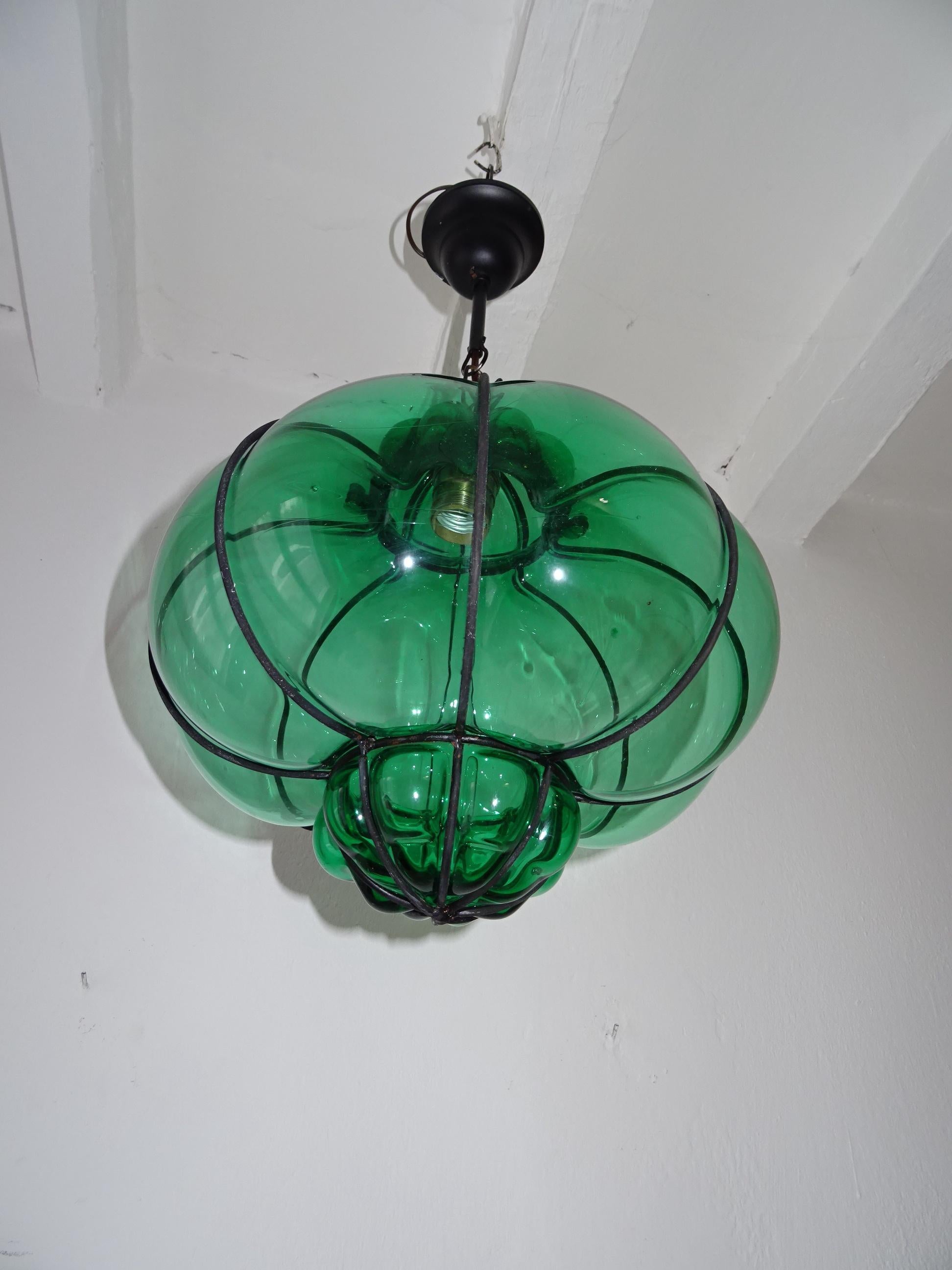 Midcentury Seguso Style Murano Green Bubbles Blown Lantern Chandelier In Good Condition For Sale In Modena (MO), Modena (Mo)