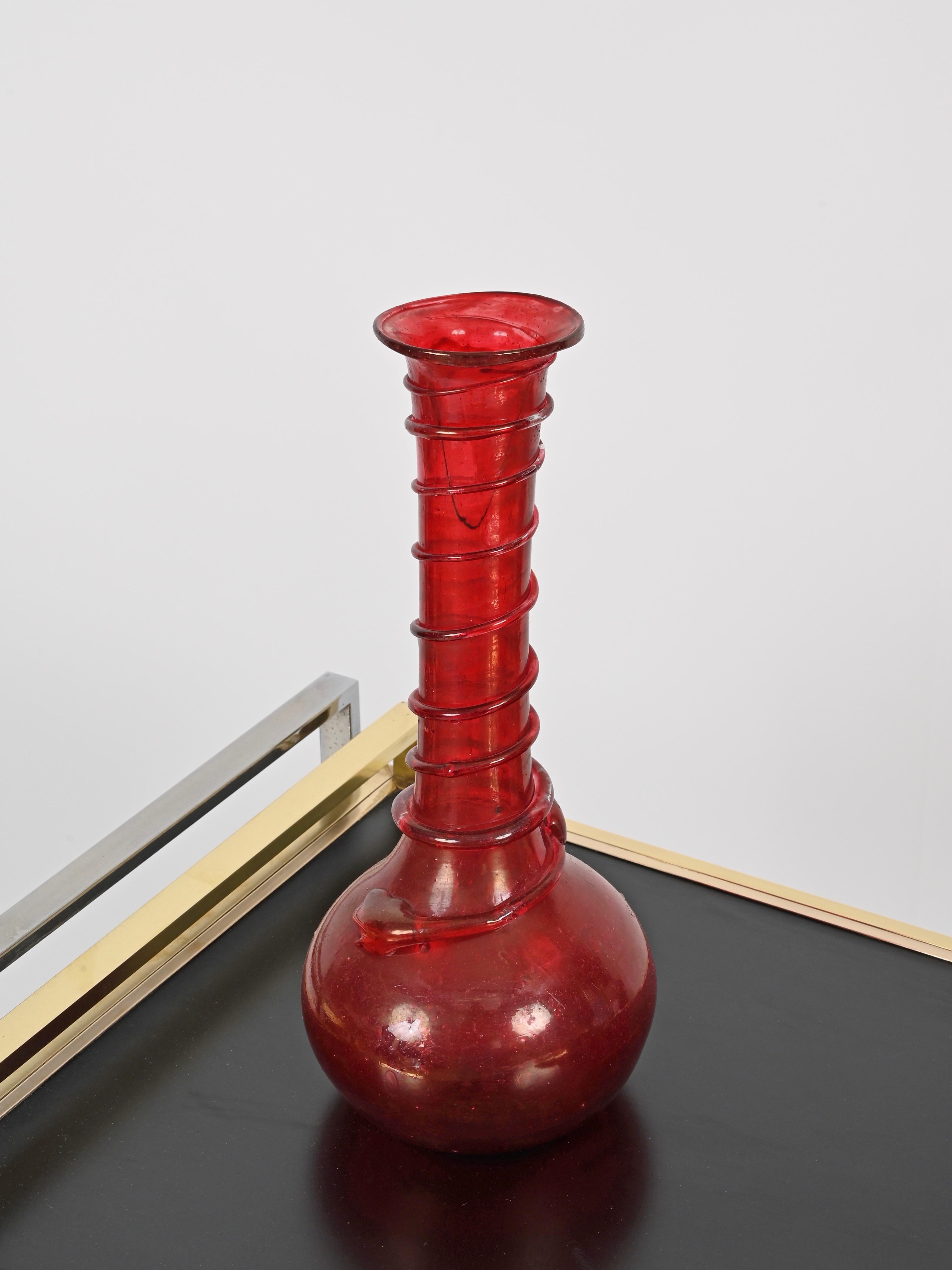 Vaso di metà secolo di Seguso Vetri d'Arte Grande Rosso 