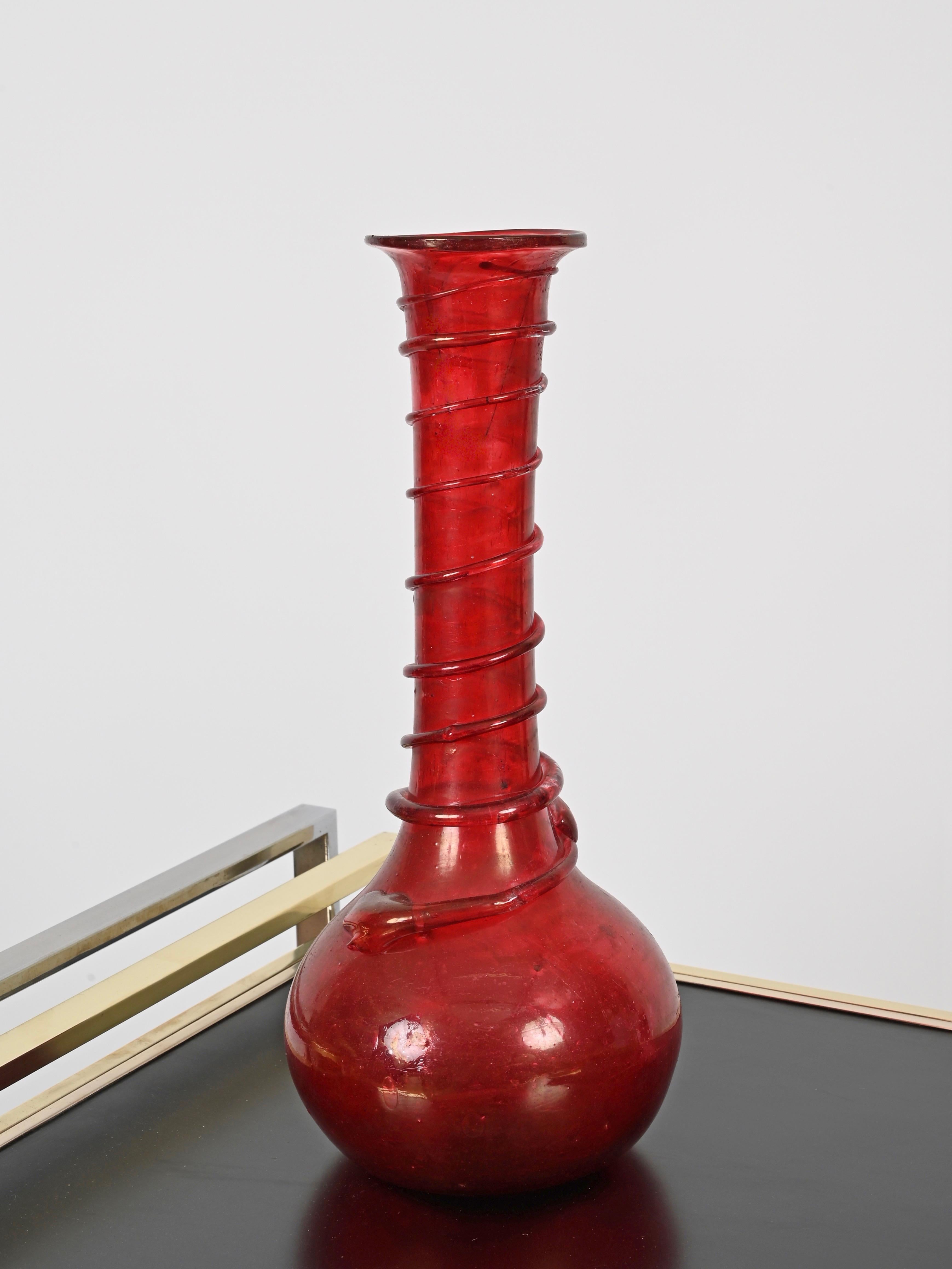 Fatto a mano Vaso di metà secolo di Seguso Vetri d'Arte Grande Rosso 