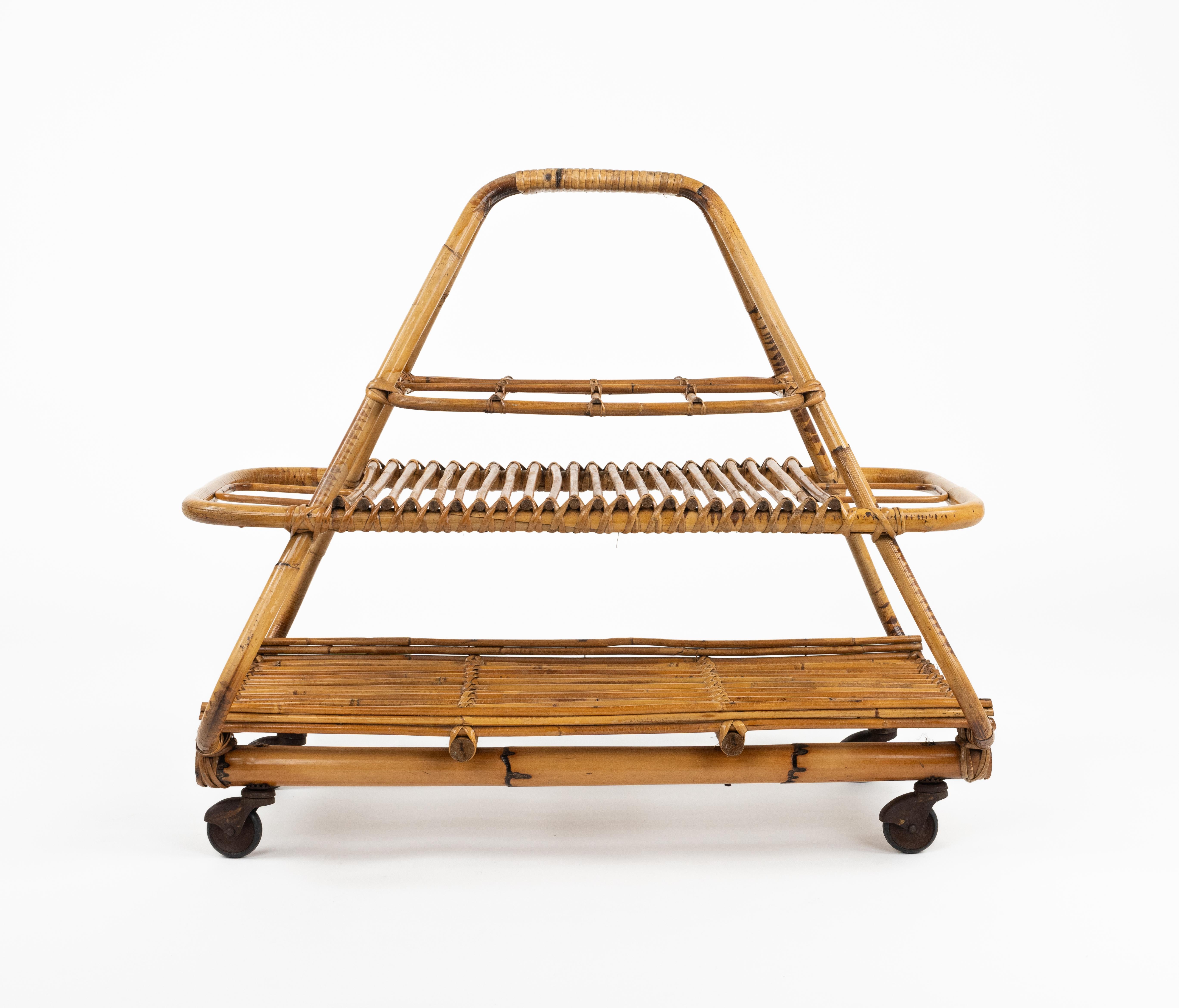 Chariot de bar de service du milieu du siècle avec porte-bouteilles en rotin et bambou, Italie, années 1960 en vente 3