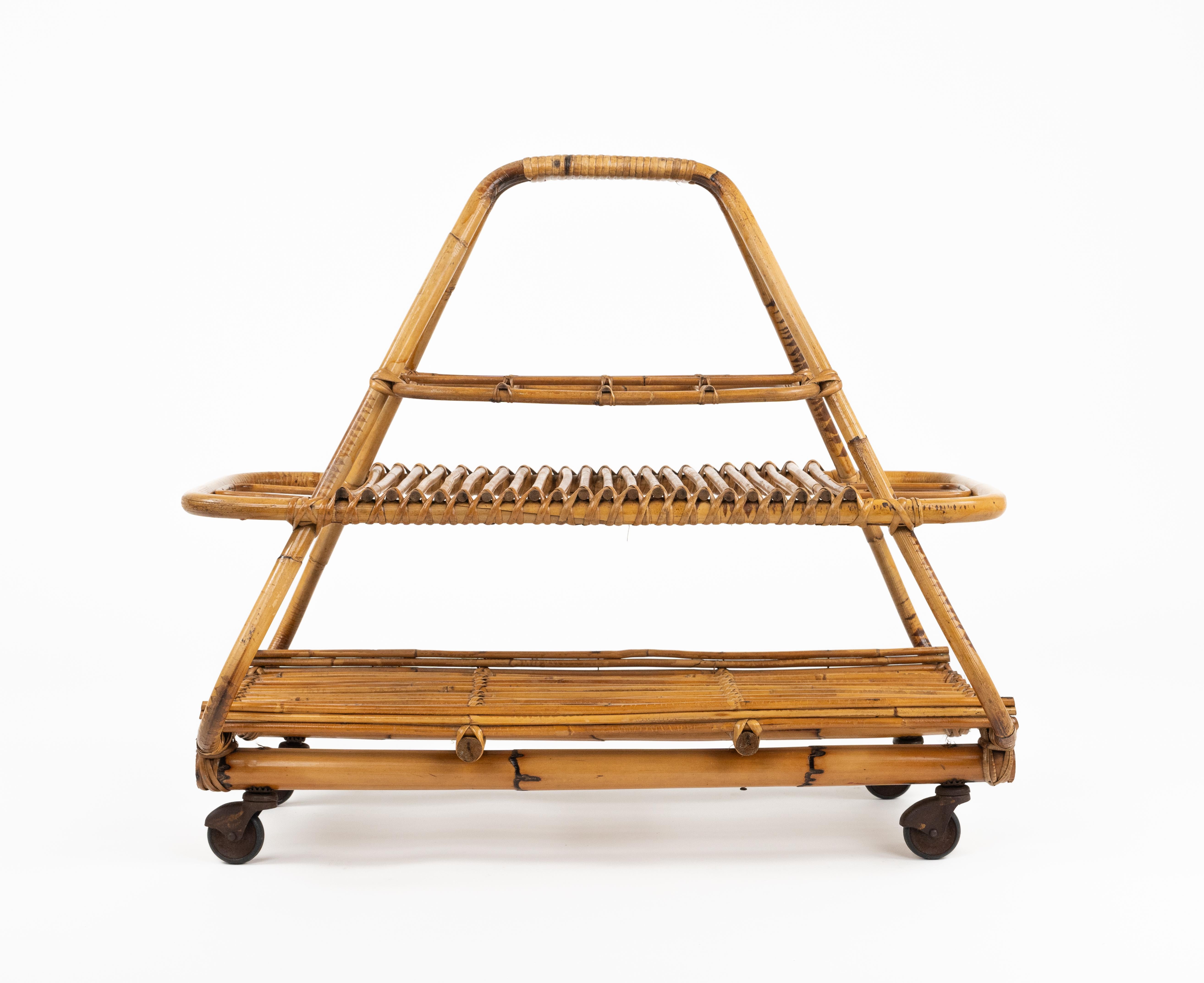 Chariot de bar de service du milieu du siècle avec porte-bouteilles en rotin et bambou, Italie, années 1960 en vente 5