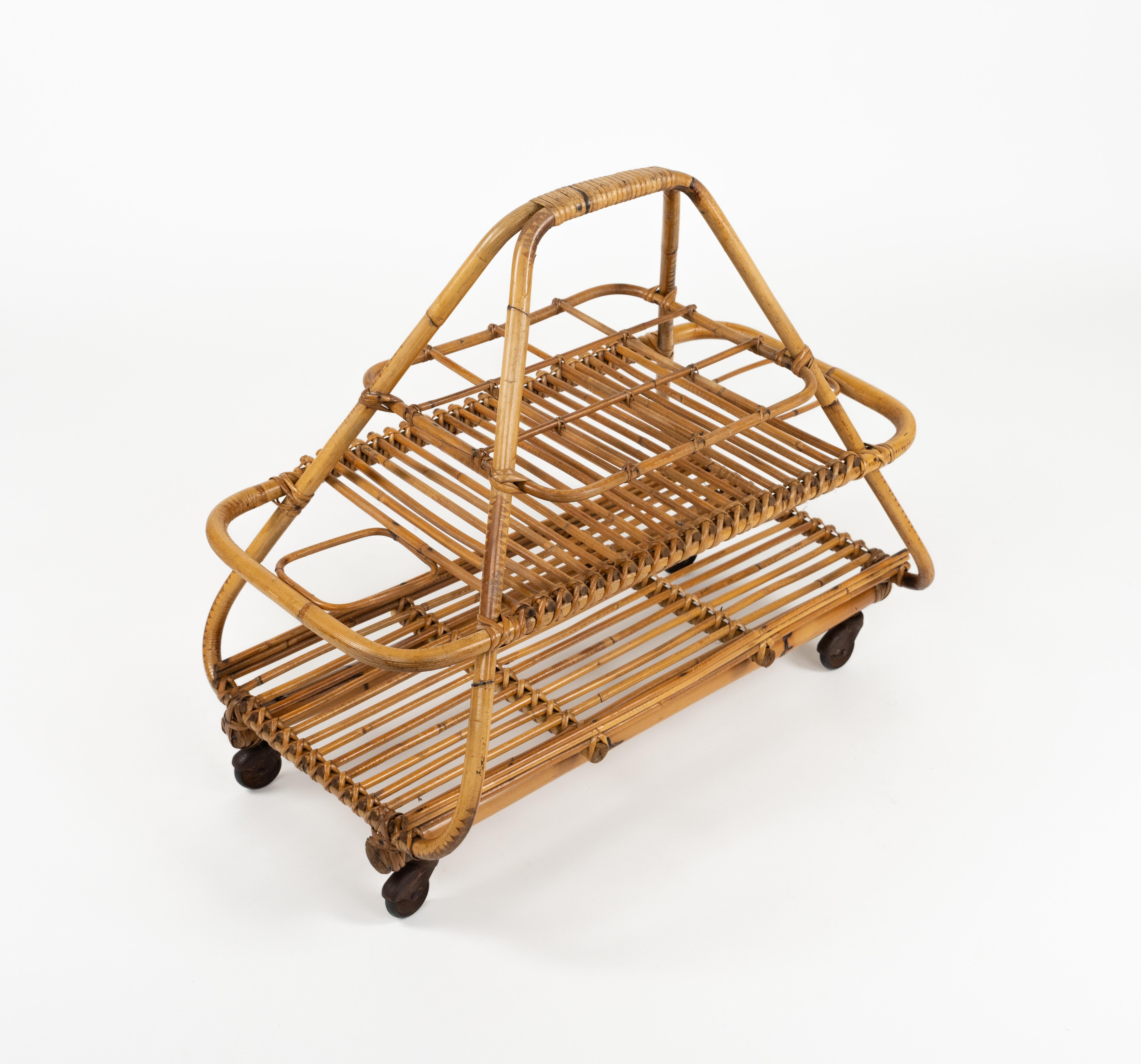 Italian Midcentury Serving Bar Cart with bottle holder in Rattan and Bamboo, Italy 1960s For Sale