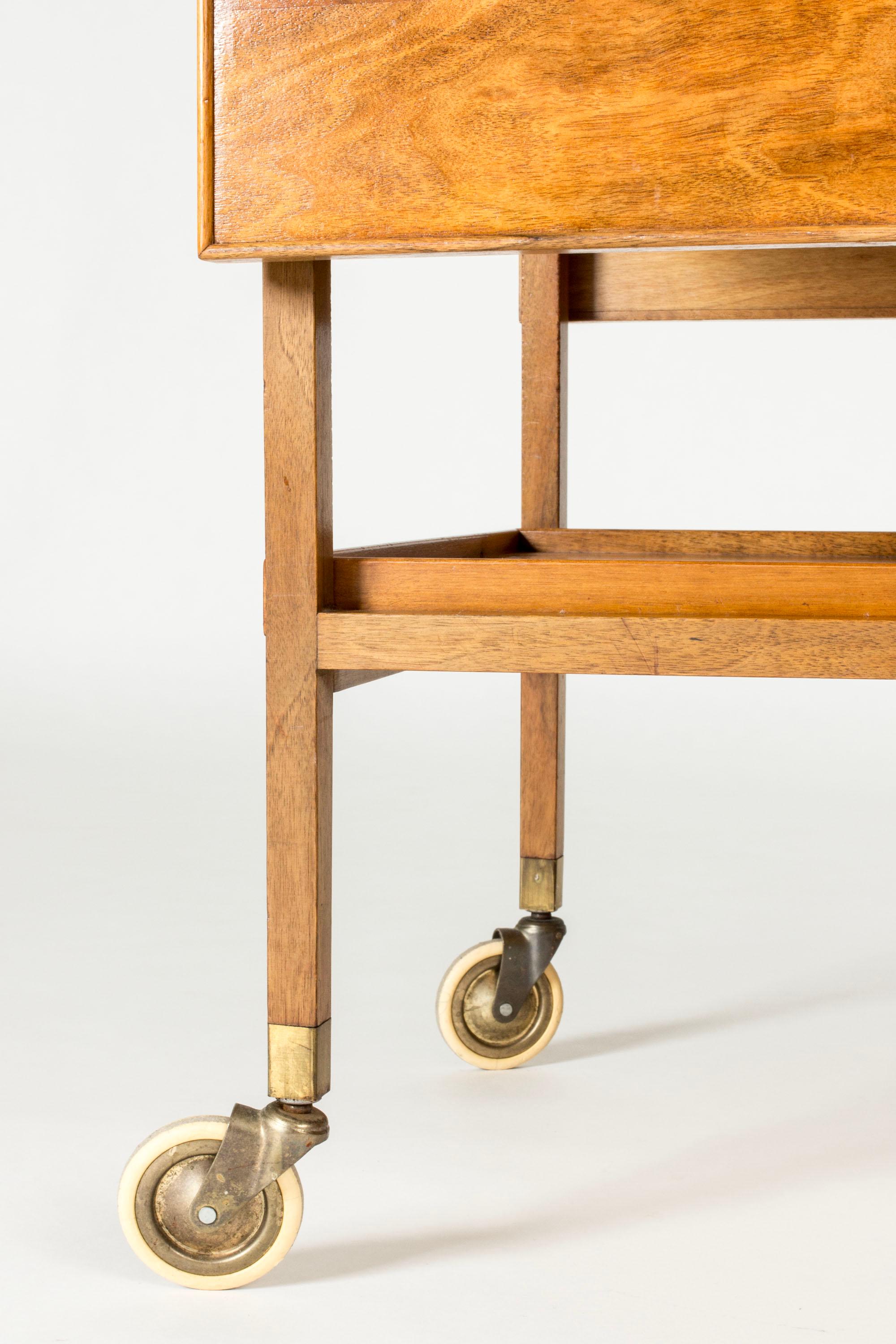 Scandinavo moderno Carrello da portata del Medioevo di Josef Frank, Svenskt Tenn, Svezia, anni '50 in vendita