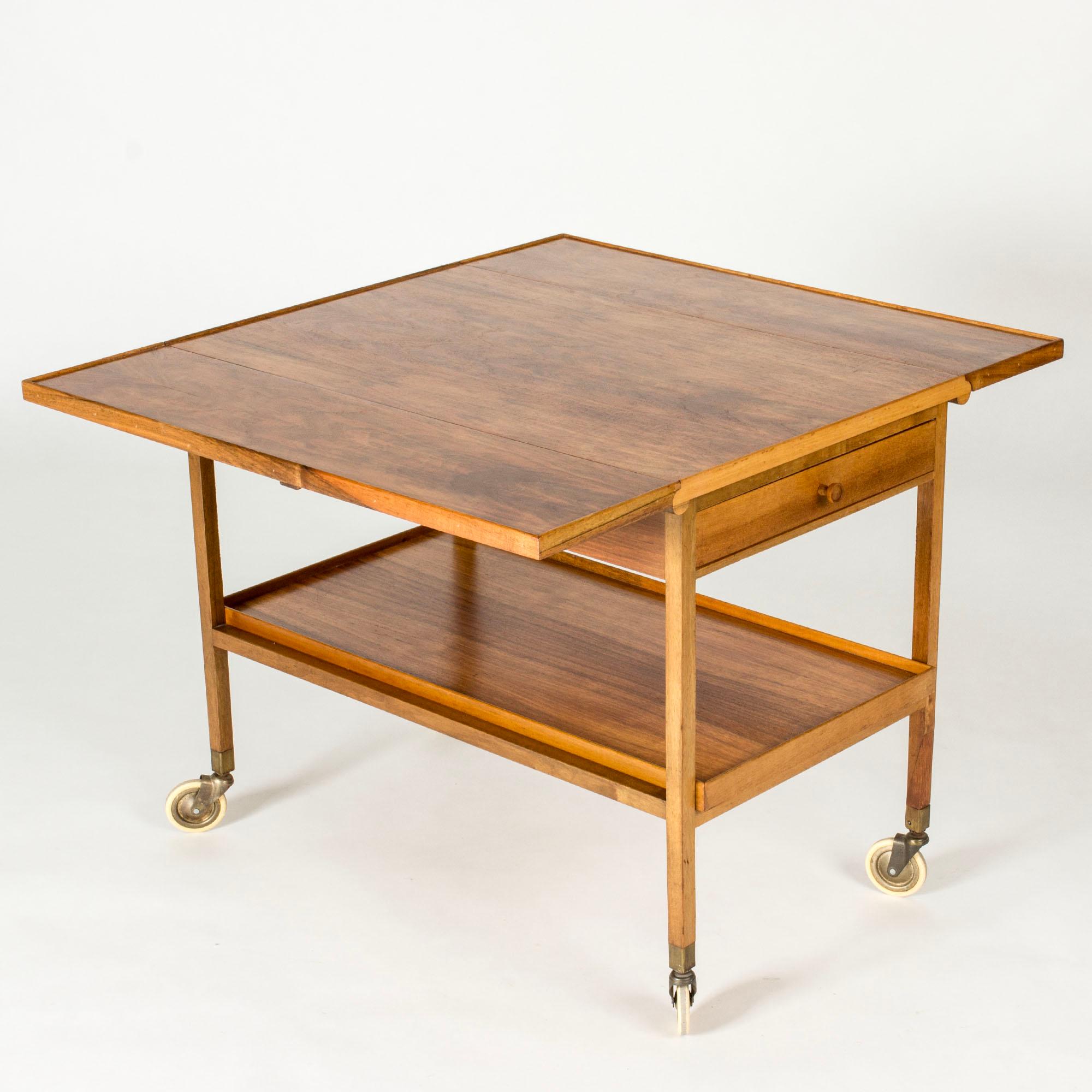 Mogano Carrello da portata del Medioevo di Josef Frank, Svenskt Tenn, Svezia, anni '50 in vendita