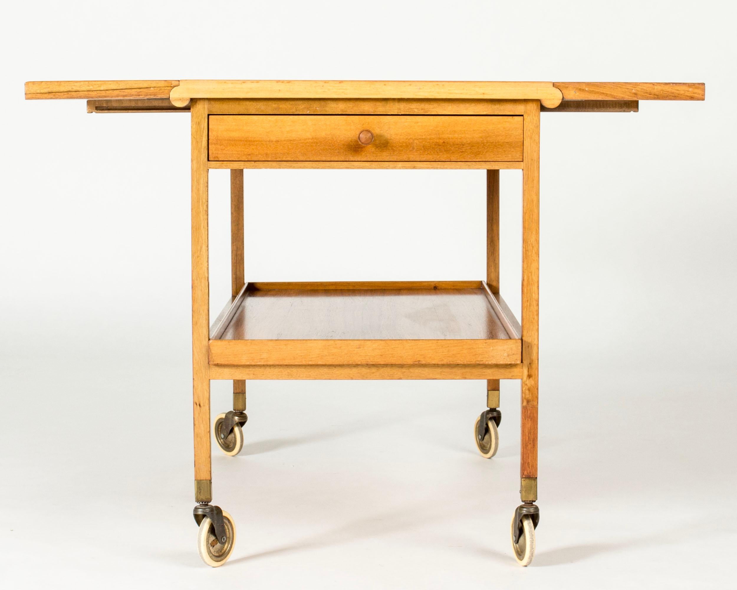 Carrello da portata del Medioevo di Josef Frank, Svenskt Tenn, Svezia, anni '50 in vendita 2